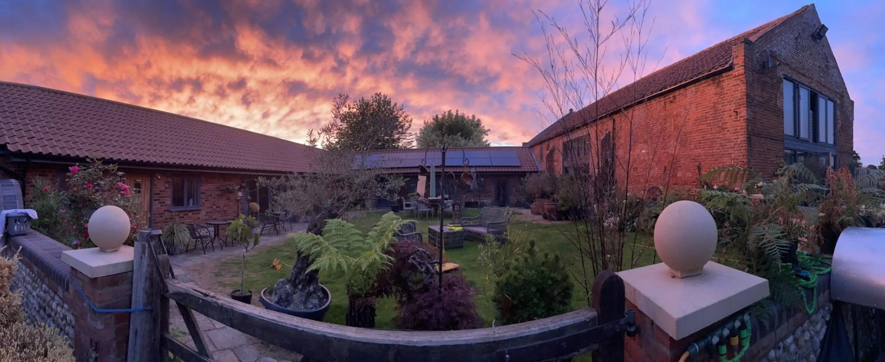 Property building in Bumble Barn Bed & Breakfast