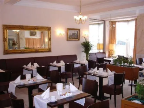 Restaurant/places to eat in Rhein-Hotel