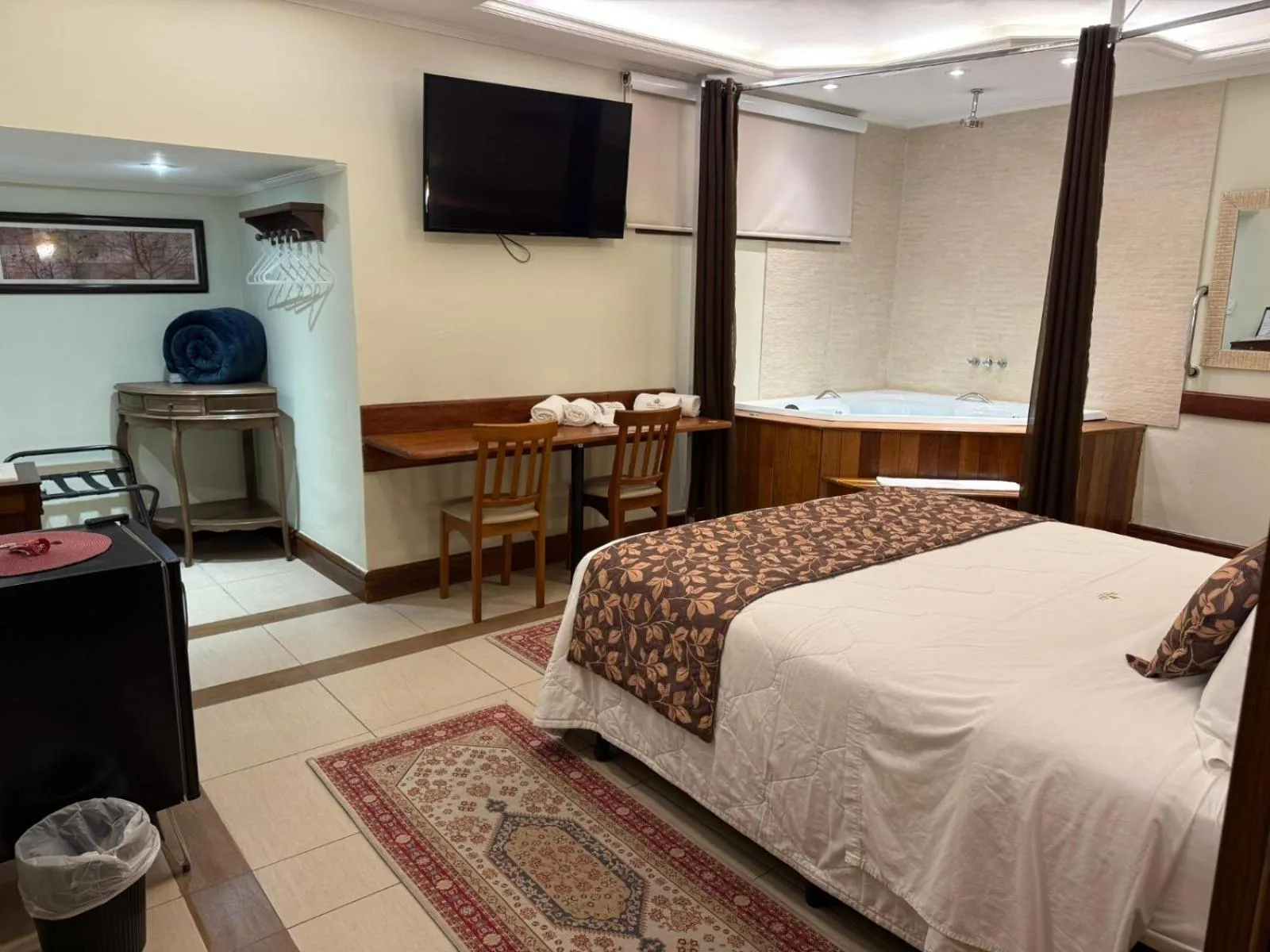 Decorative detail, Bed in Pousada Princesa Isabel - Visconde