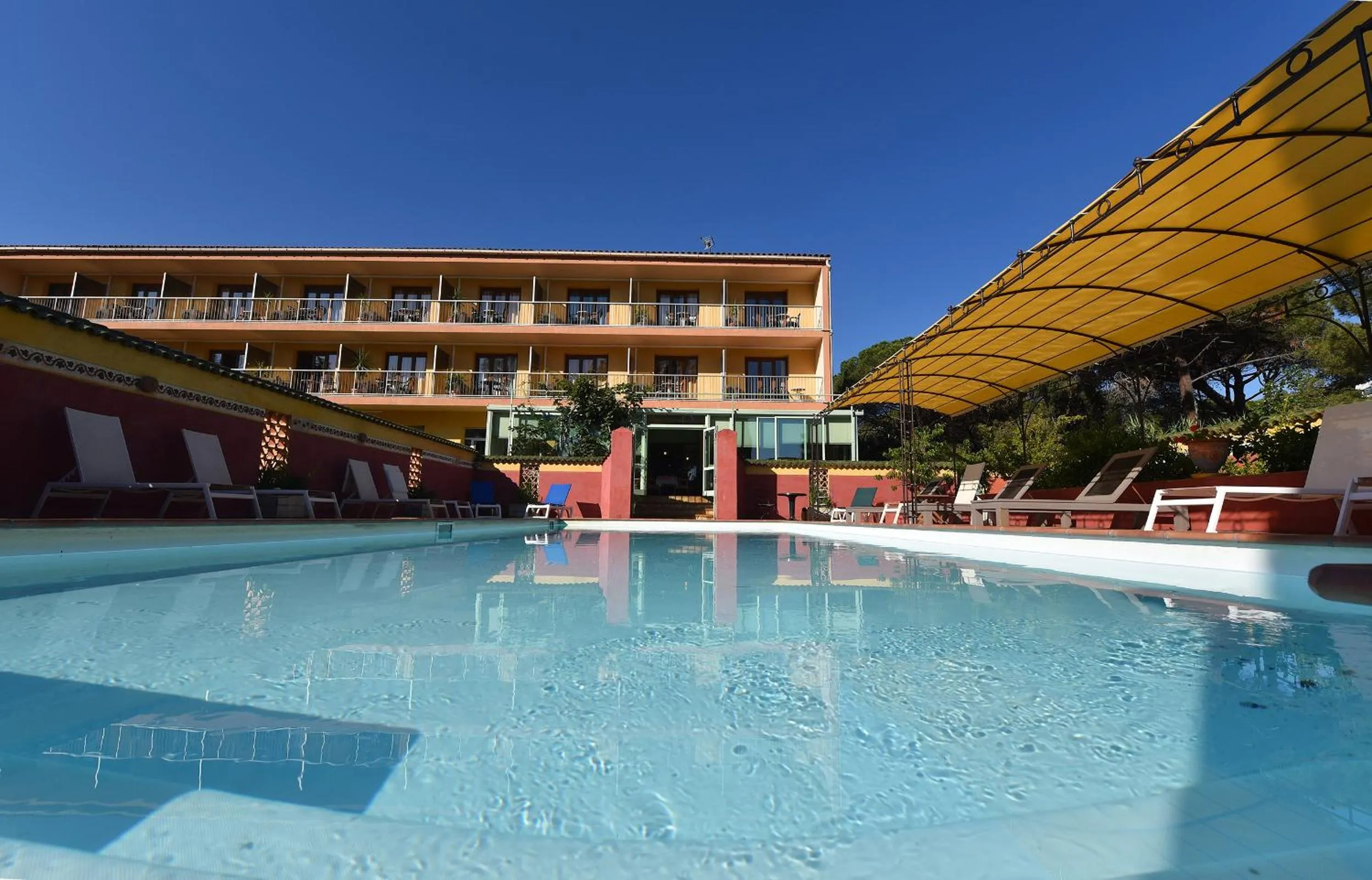 Swimming pool in Hotel Cyrnea