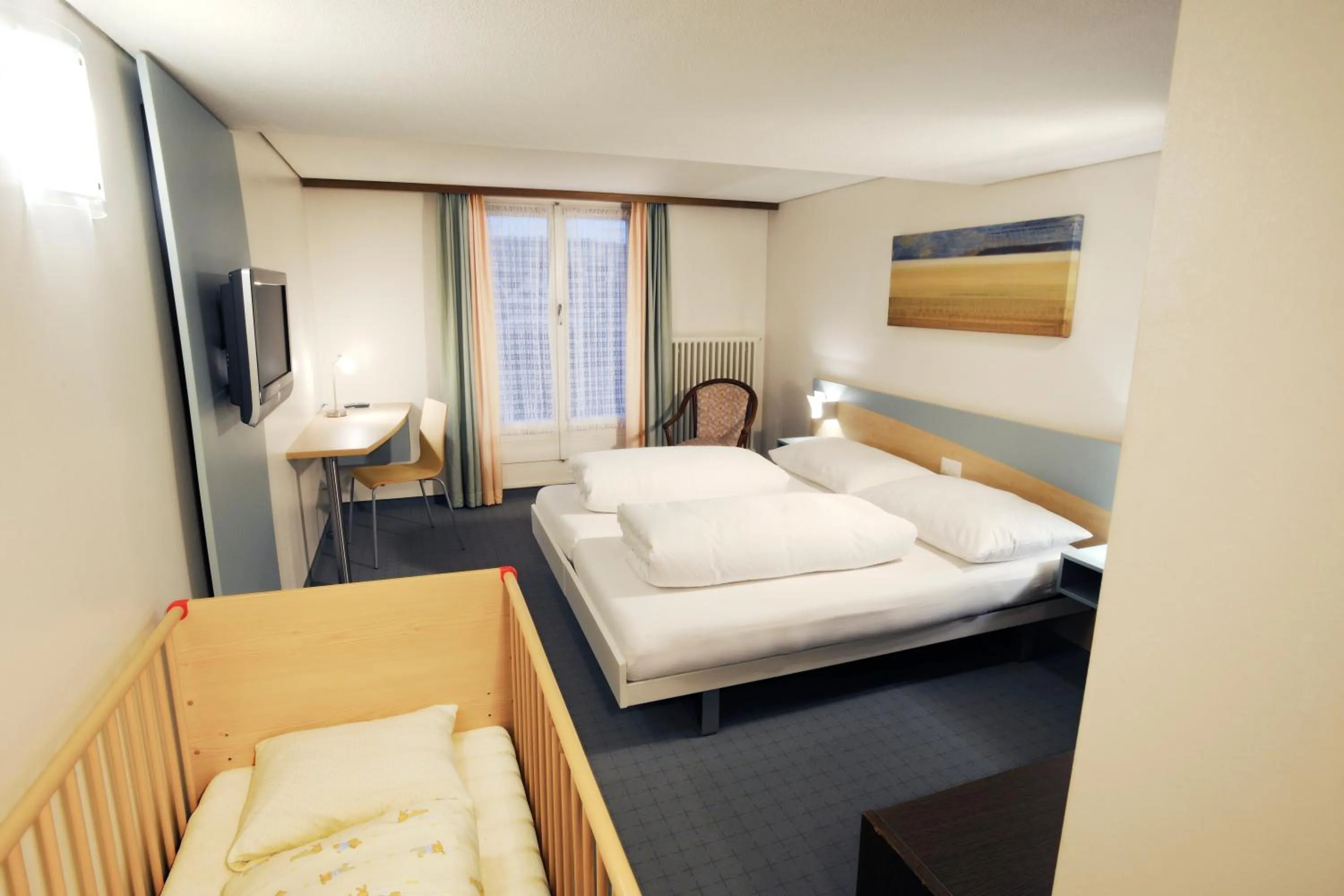 Photo of the whole room, Bed in Hotel Kreuz