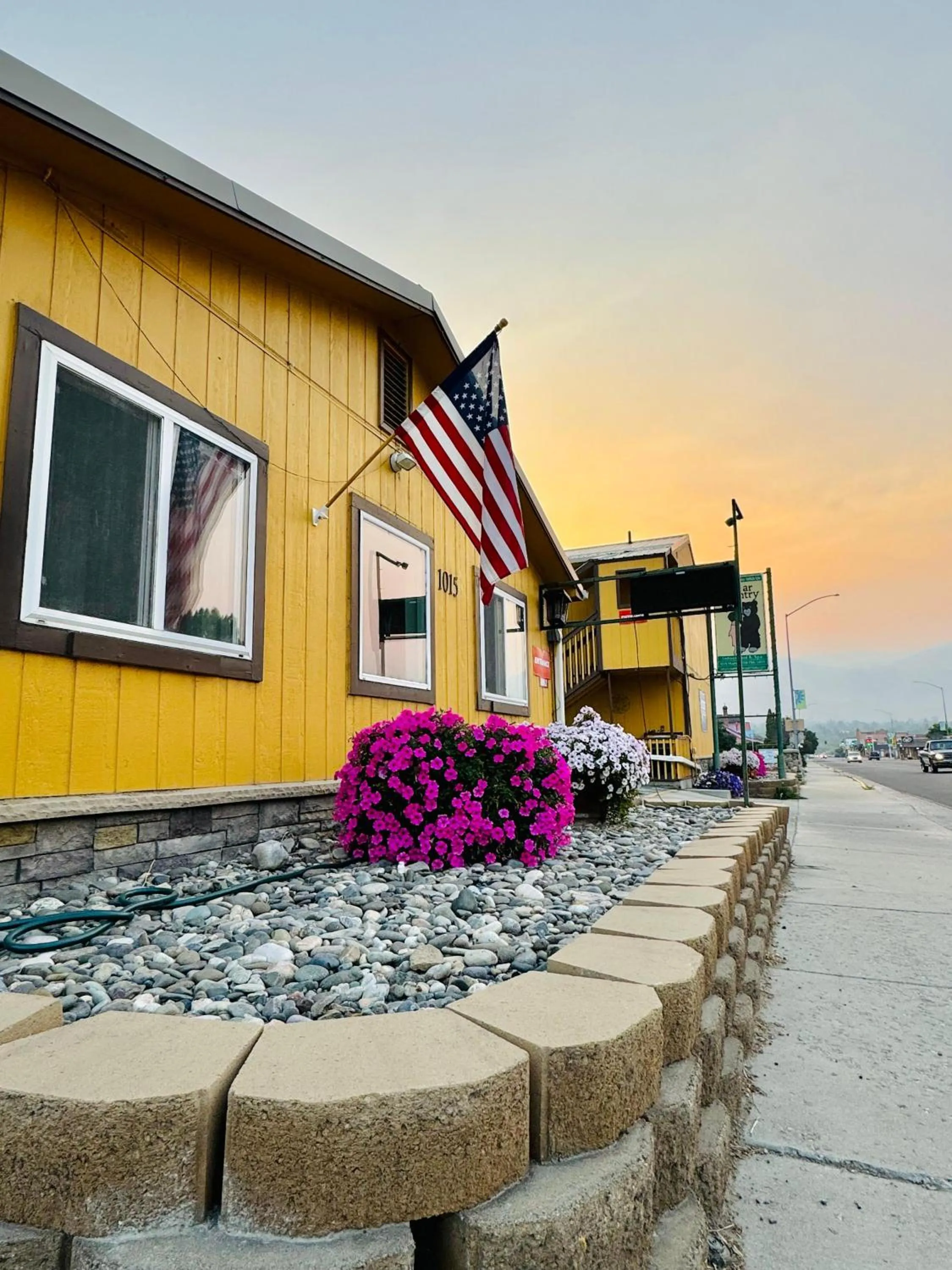 Property building in Americas Best Value Inn