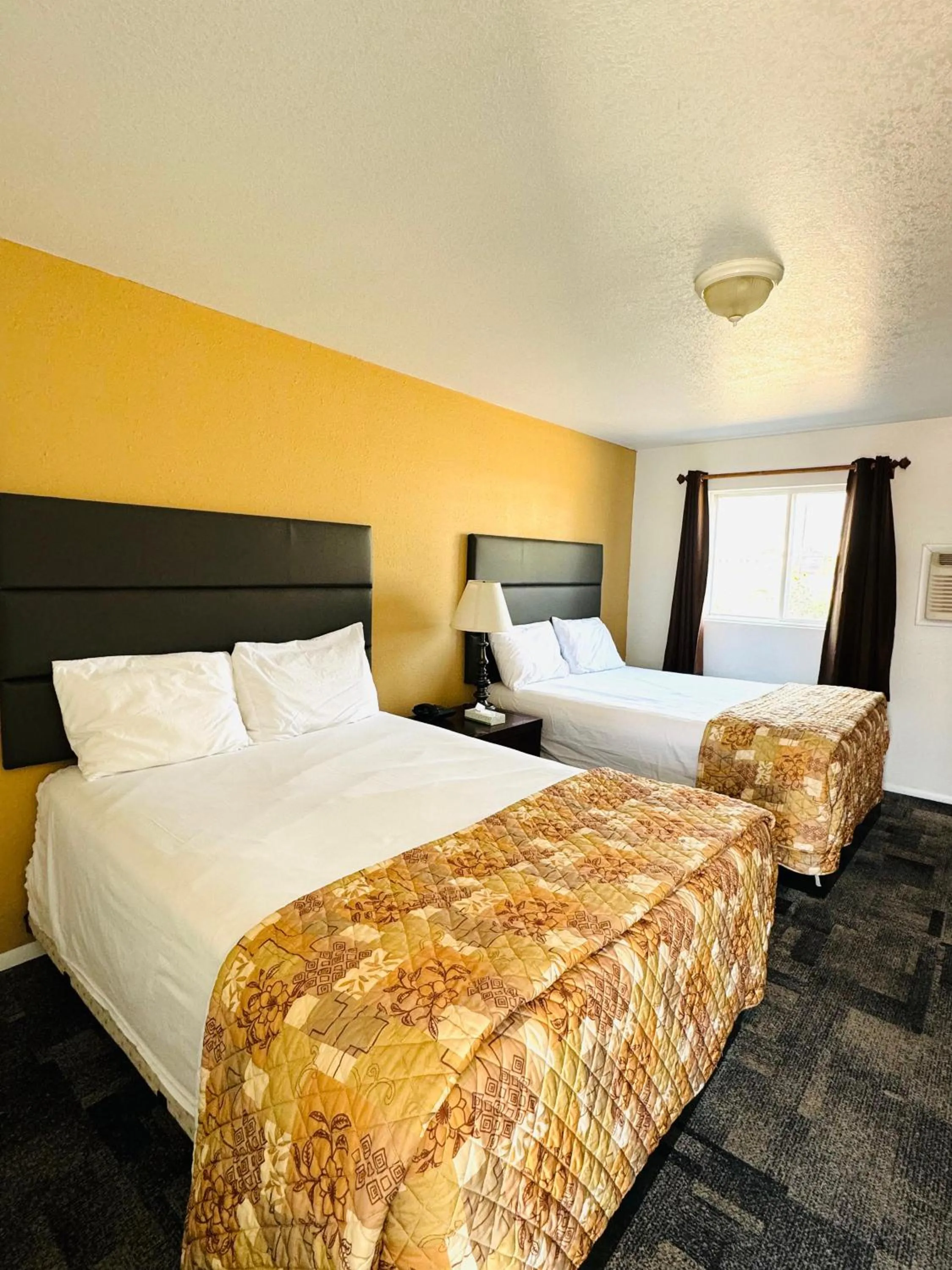 Bedroom, Bed in Americas Best Value Inn