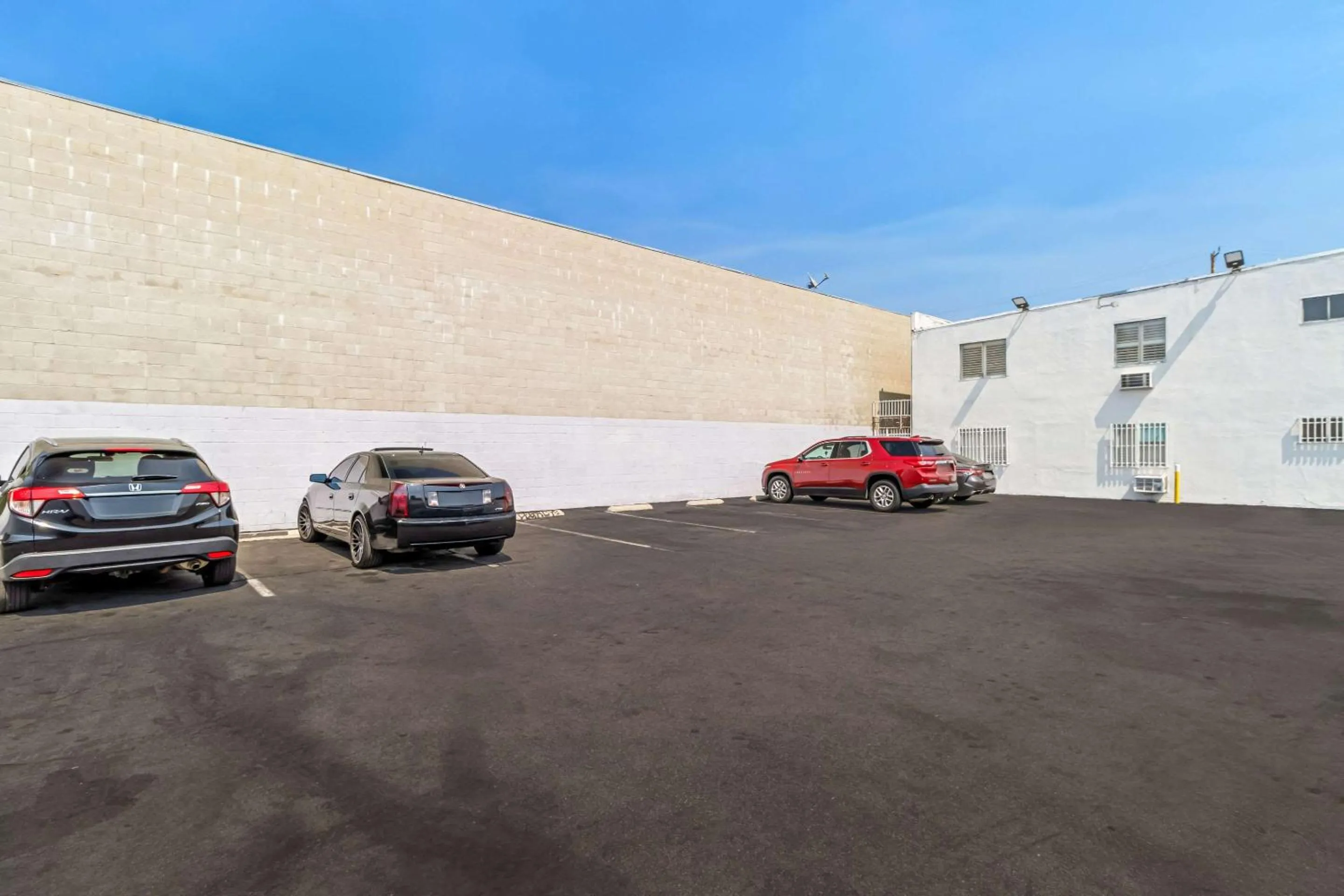 Property building in Rodeway Inn & Suites North Hollywood Burbank Airport - Universal Area