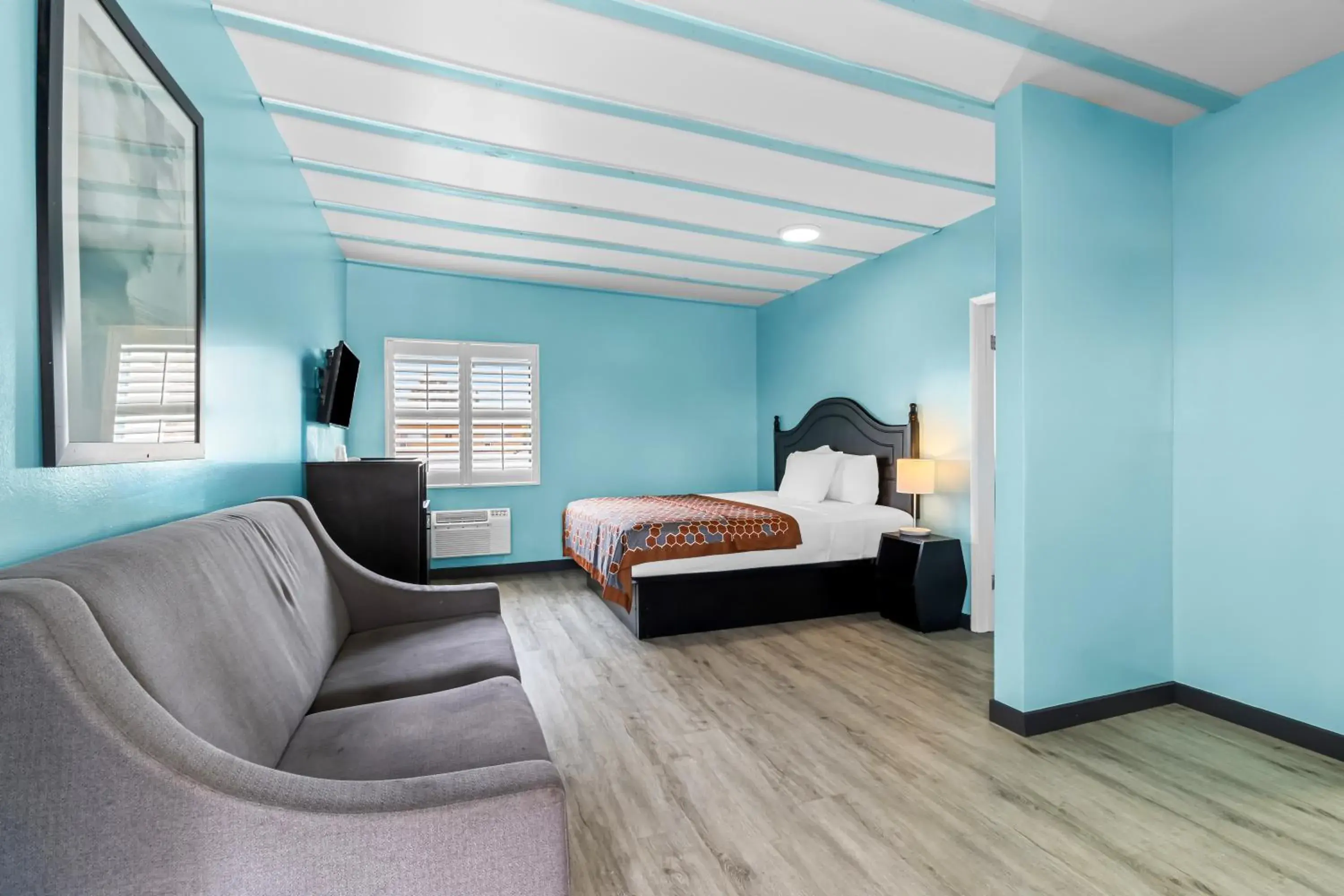 Two Room Suite with Two King Beds - Non Smoking in Rodeway Inn & Suites North Hollywood Burbank Airport - Universal Area Two Room Suite with Two King Beds - Non Smoking in Rodeway Inn & Suites North Hollywood Burbank Airport - Universal Area