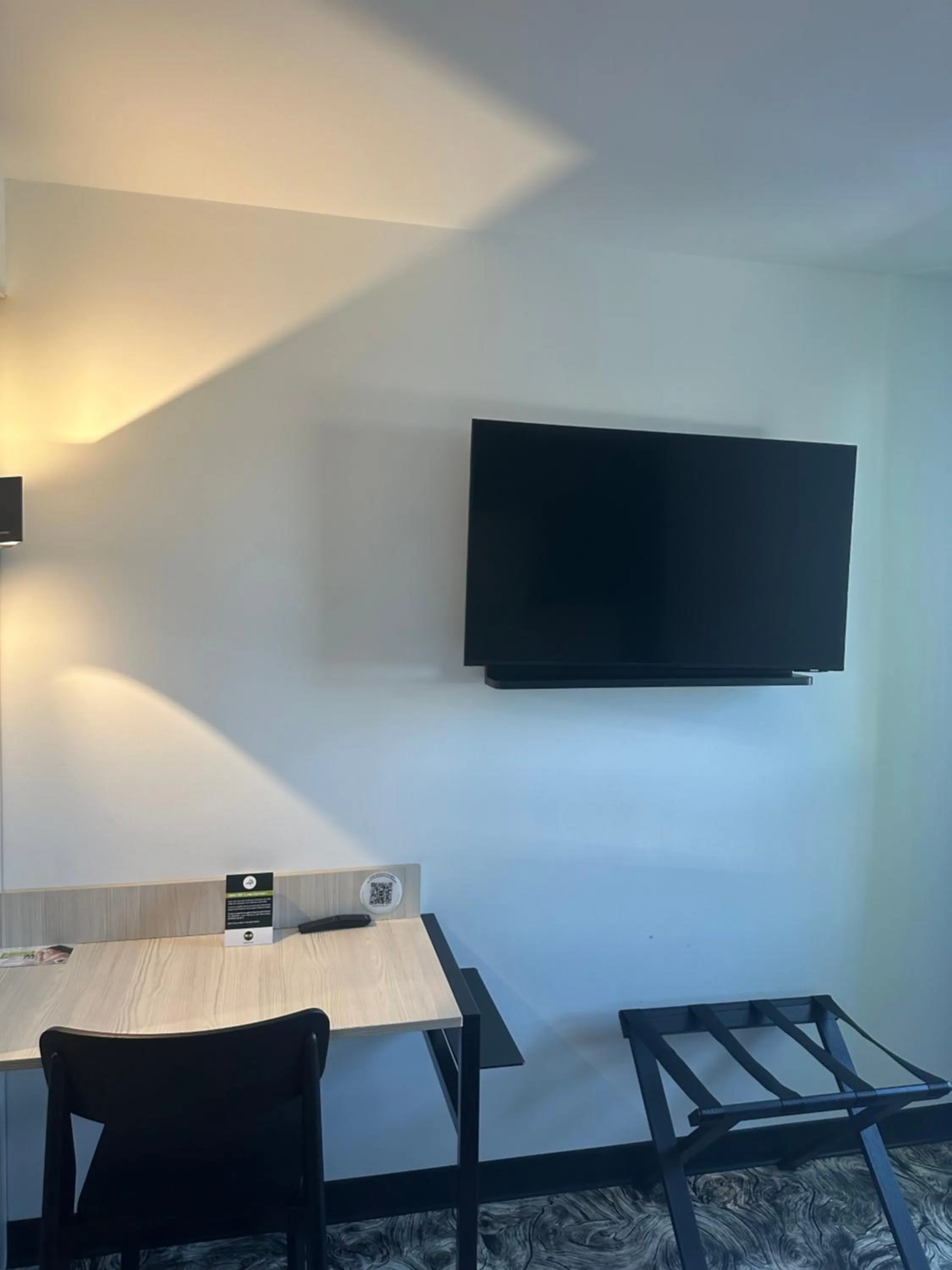 TV and multimedia in B&B HOTEL PERPIGNAN Nord Aéroport