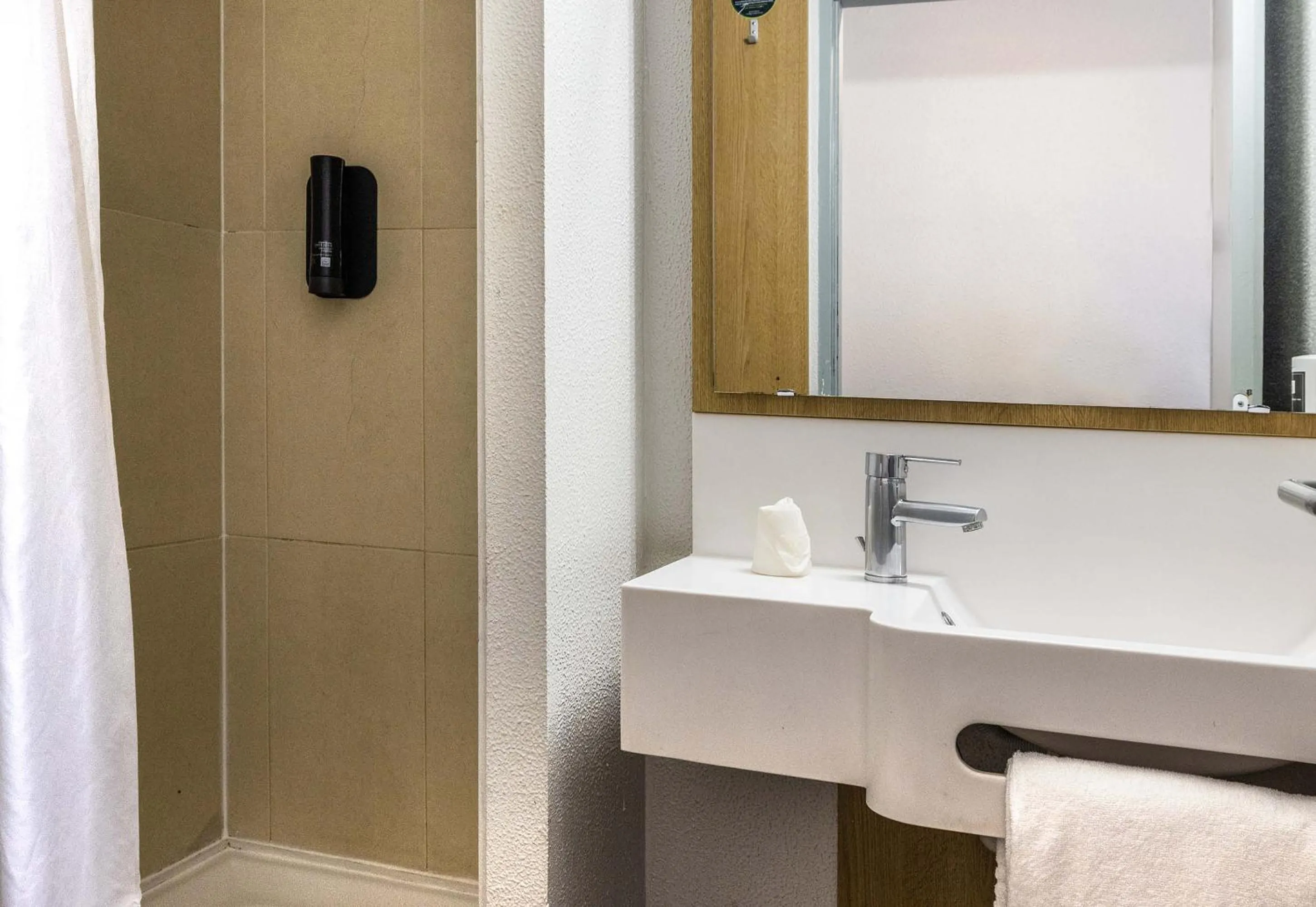 Bathroom in B&B HOTEL PERPIGNAN Nord Aéroport