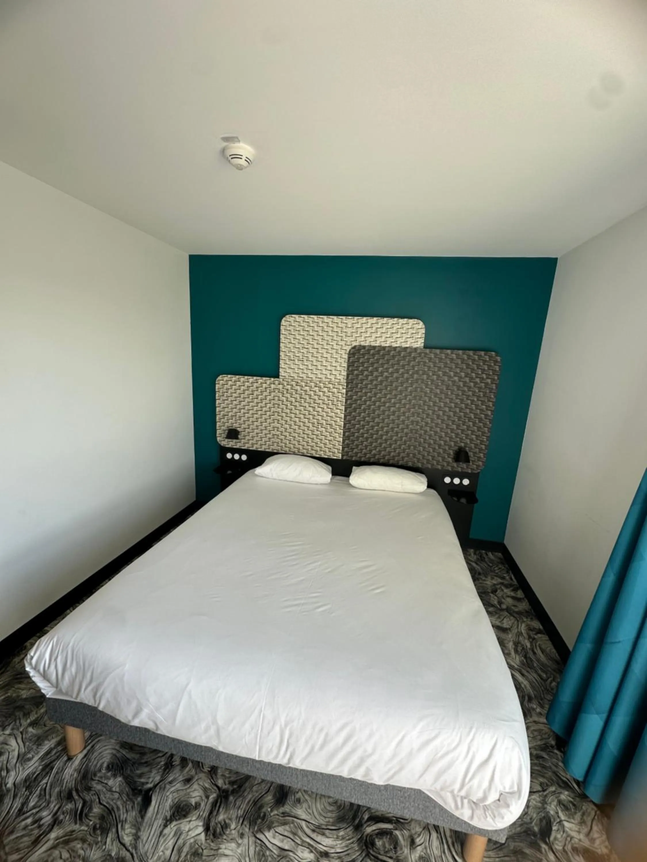 Bed in B&B HOTEL PERPIGNAN Nord Aéroport