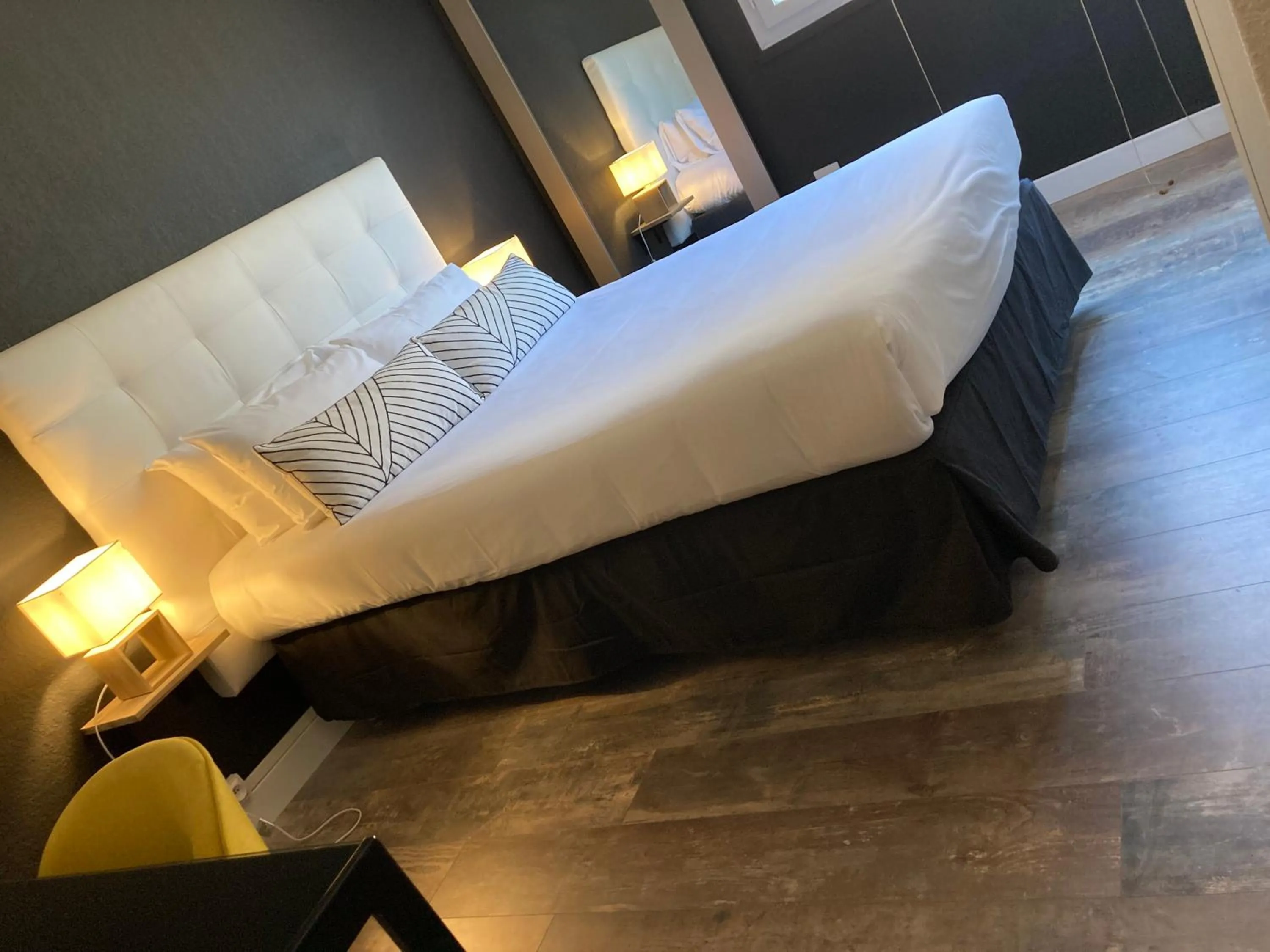 Bed in Hotel De La Mer