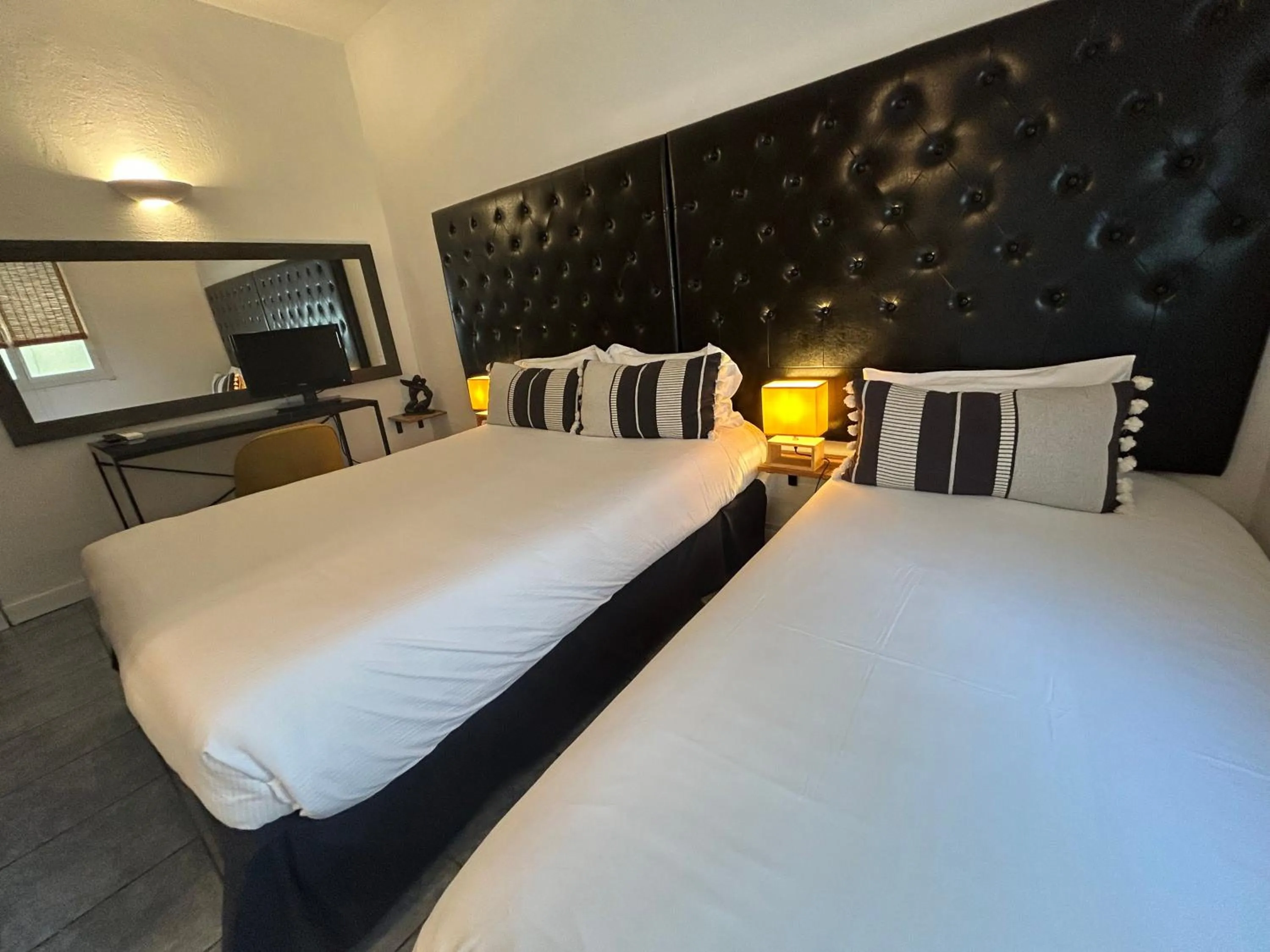 Bed in Hotel De La Mer