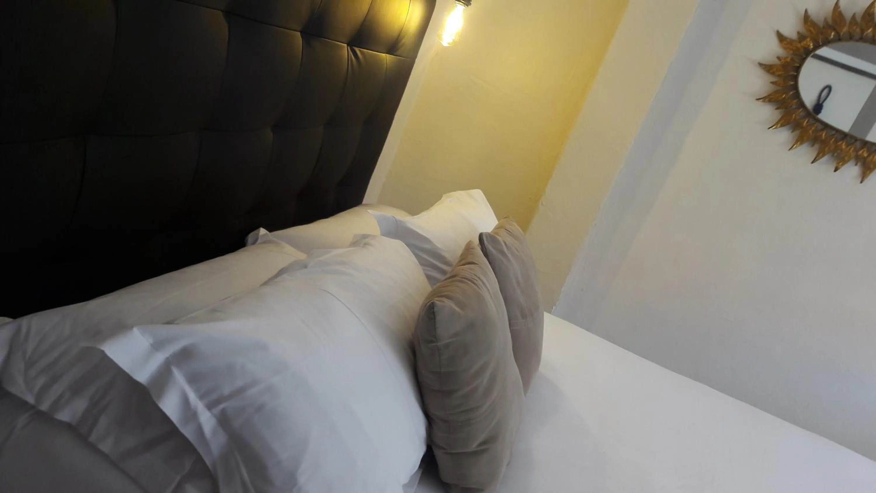 Bed in Hotel De La Mer