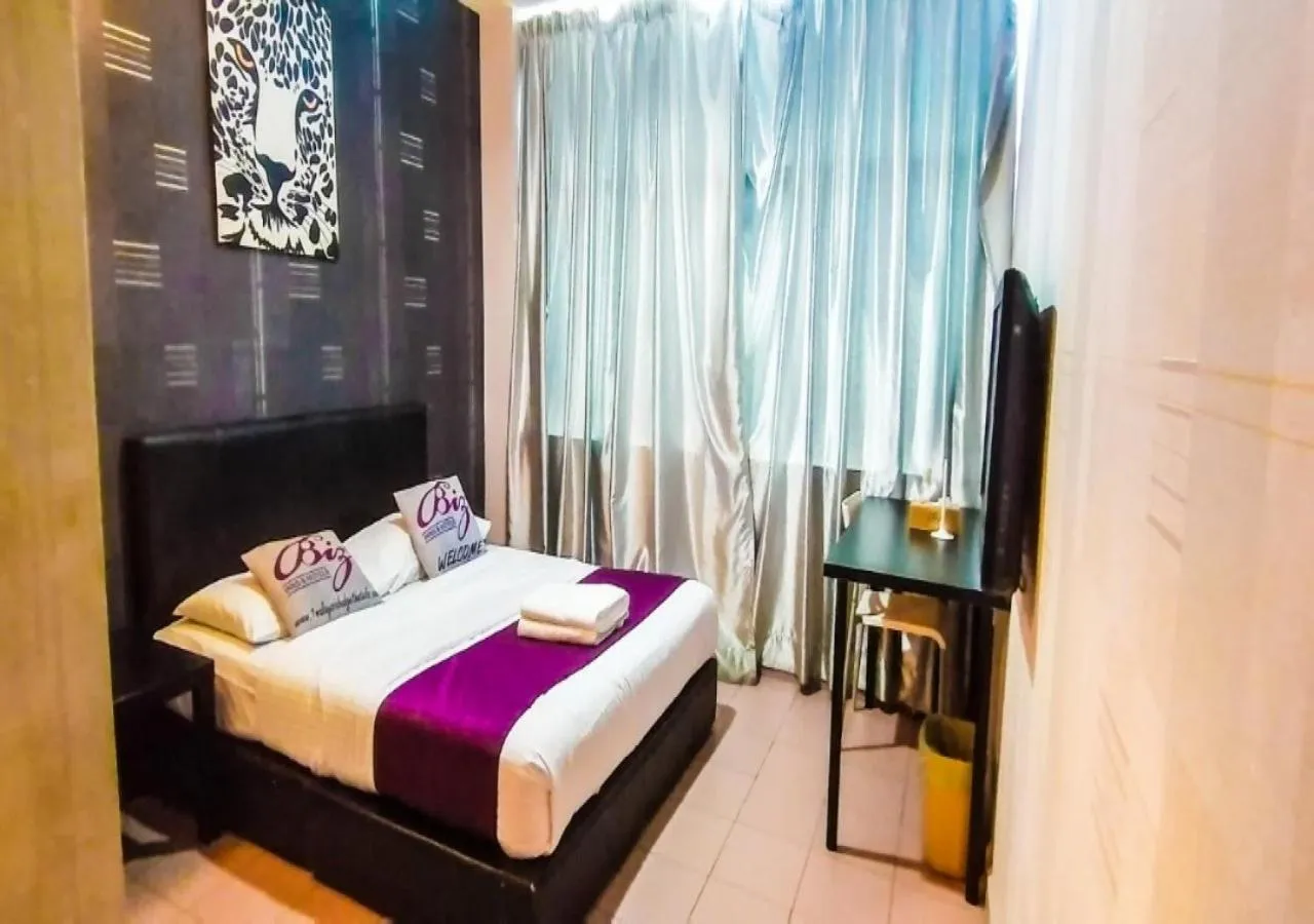 Photo of the whole room, Bed in Biz Hotel