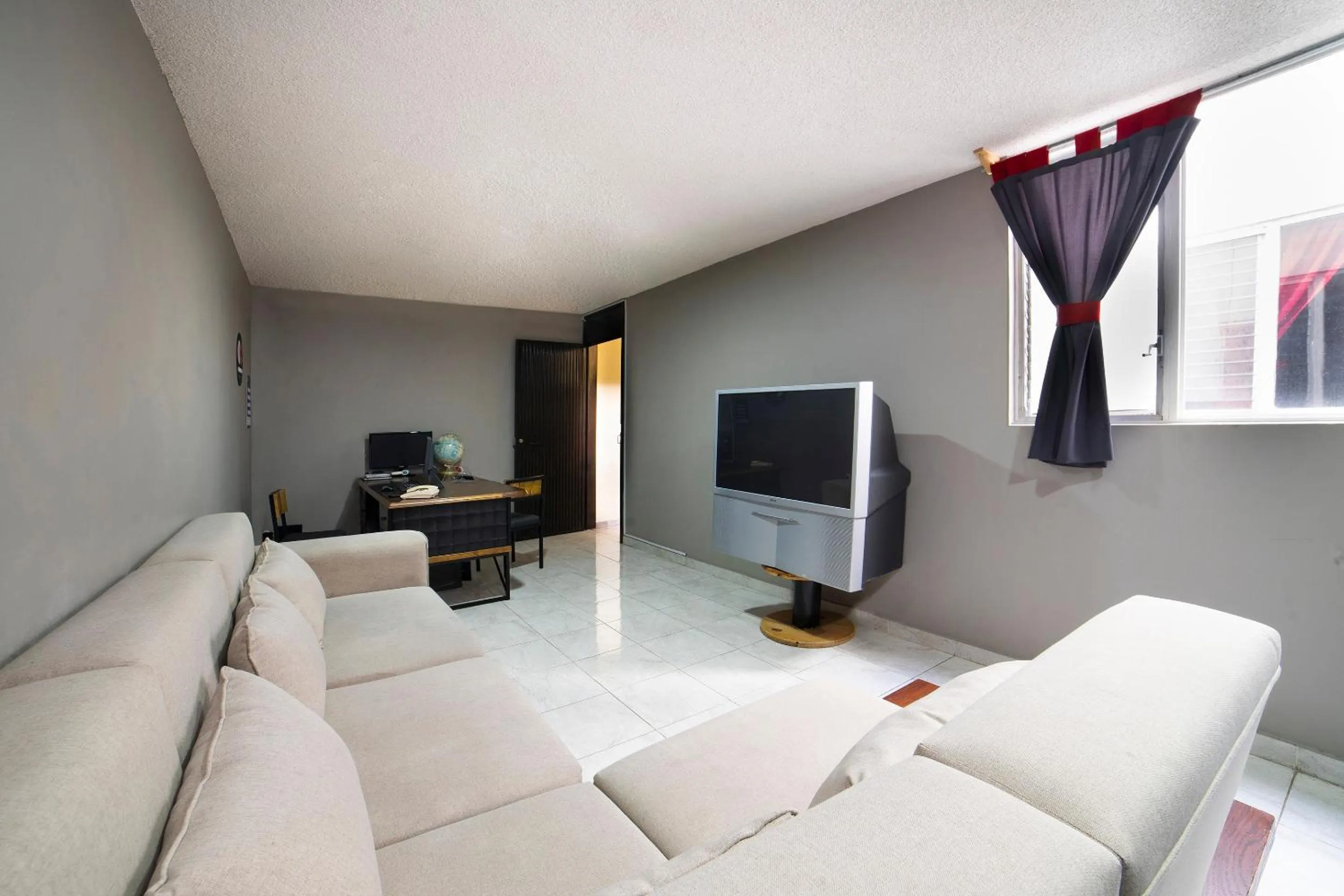 Lobby or reception in Capital O Hotel Diez