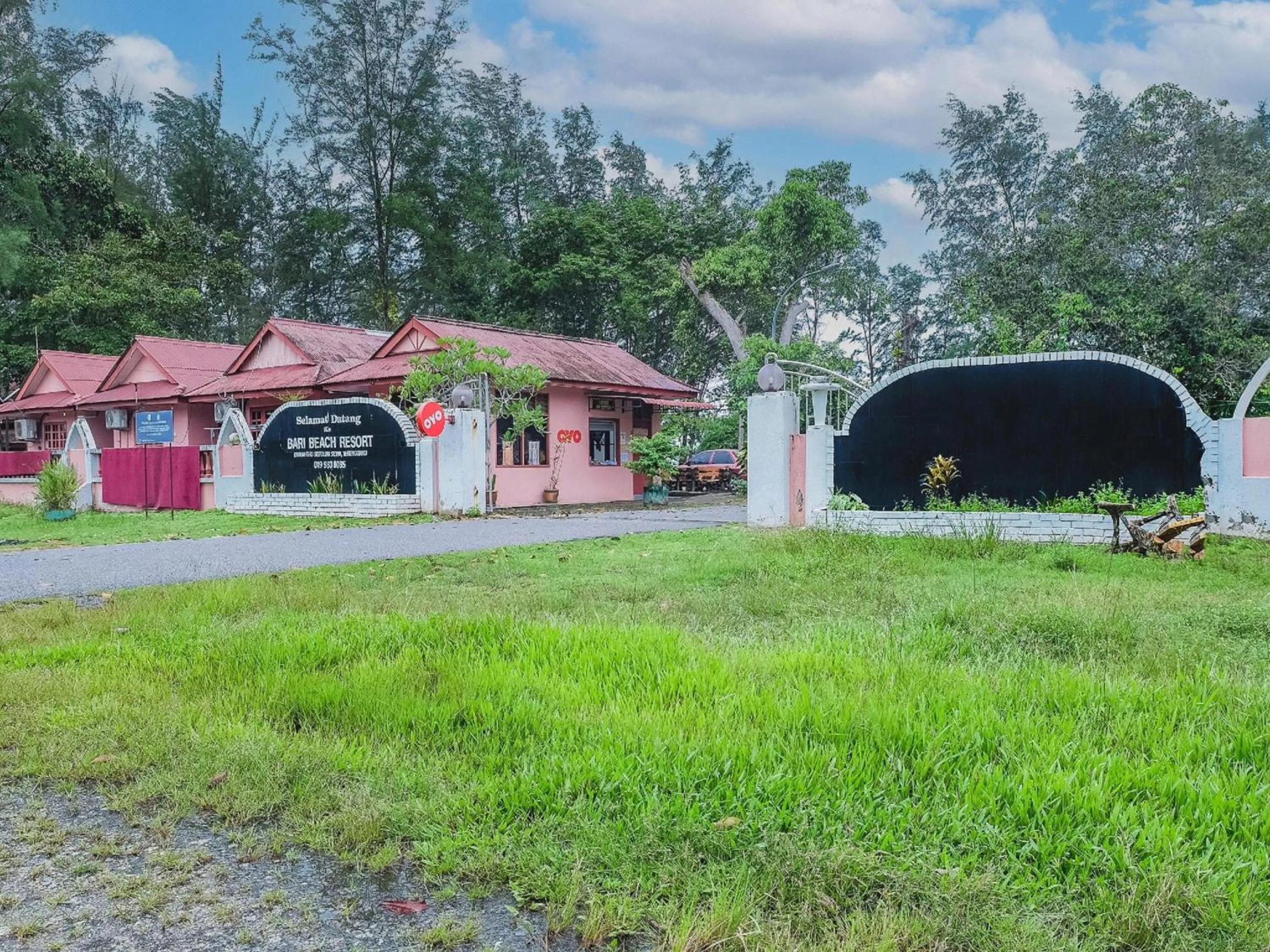Property building in Hotel O Bari Indah Beach Resort