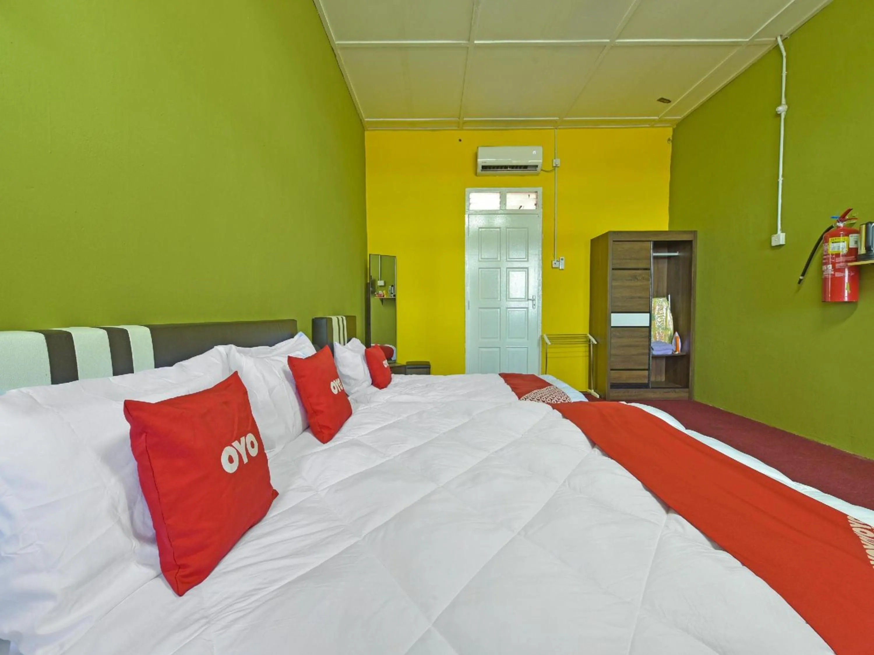 Photo of the whole room in Hotel O Bari Indah Beach Resort