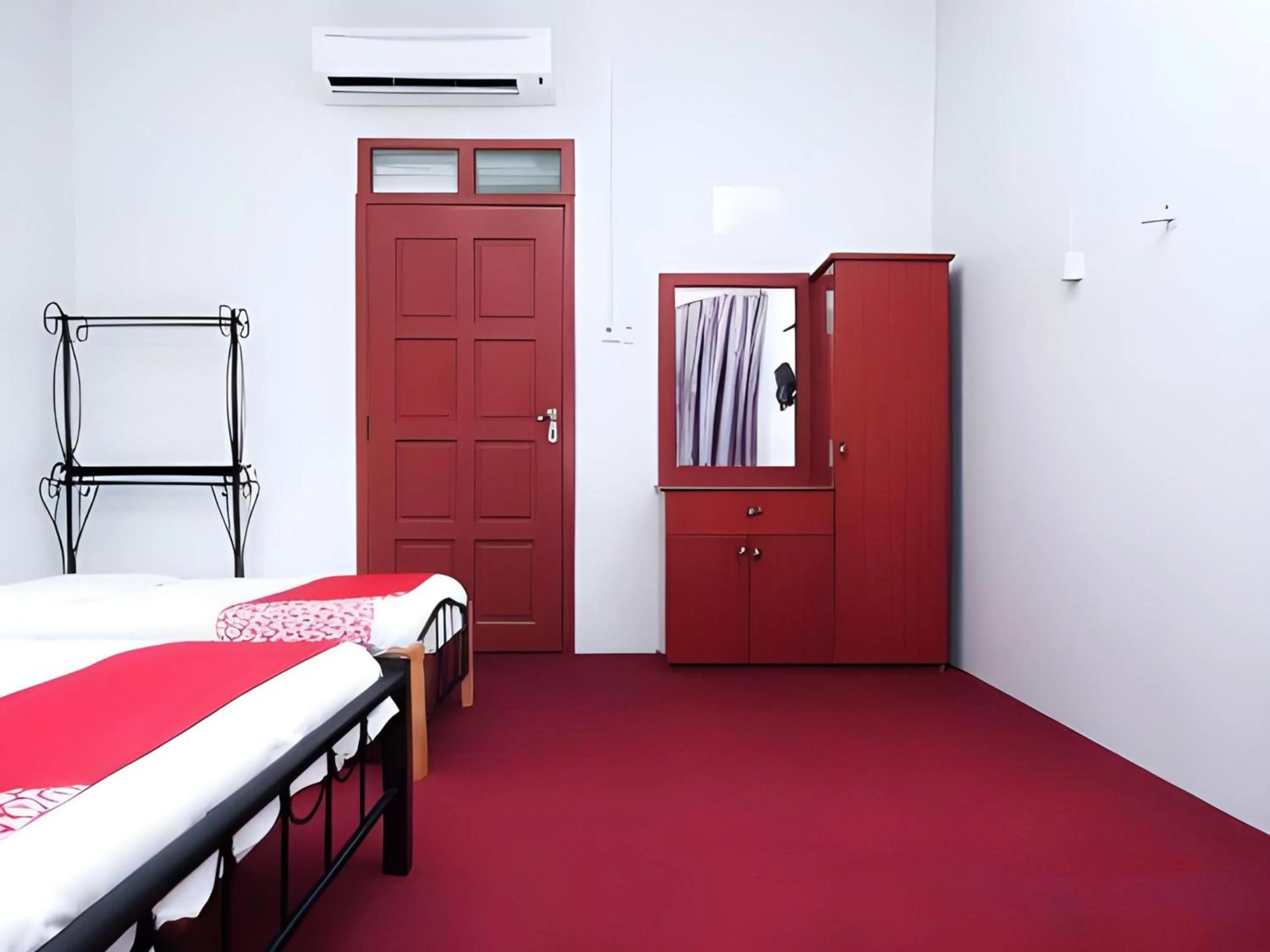 Photo of the whole room in Hotel O Bari Indah Beach Resort