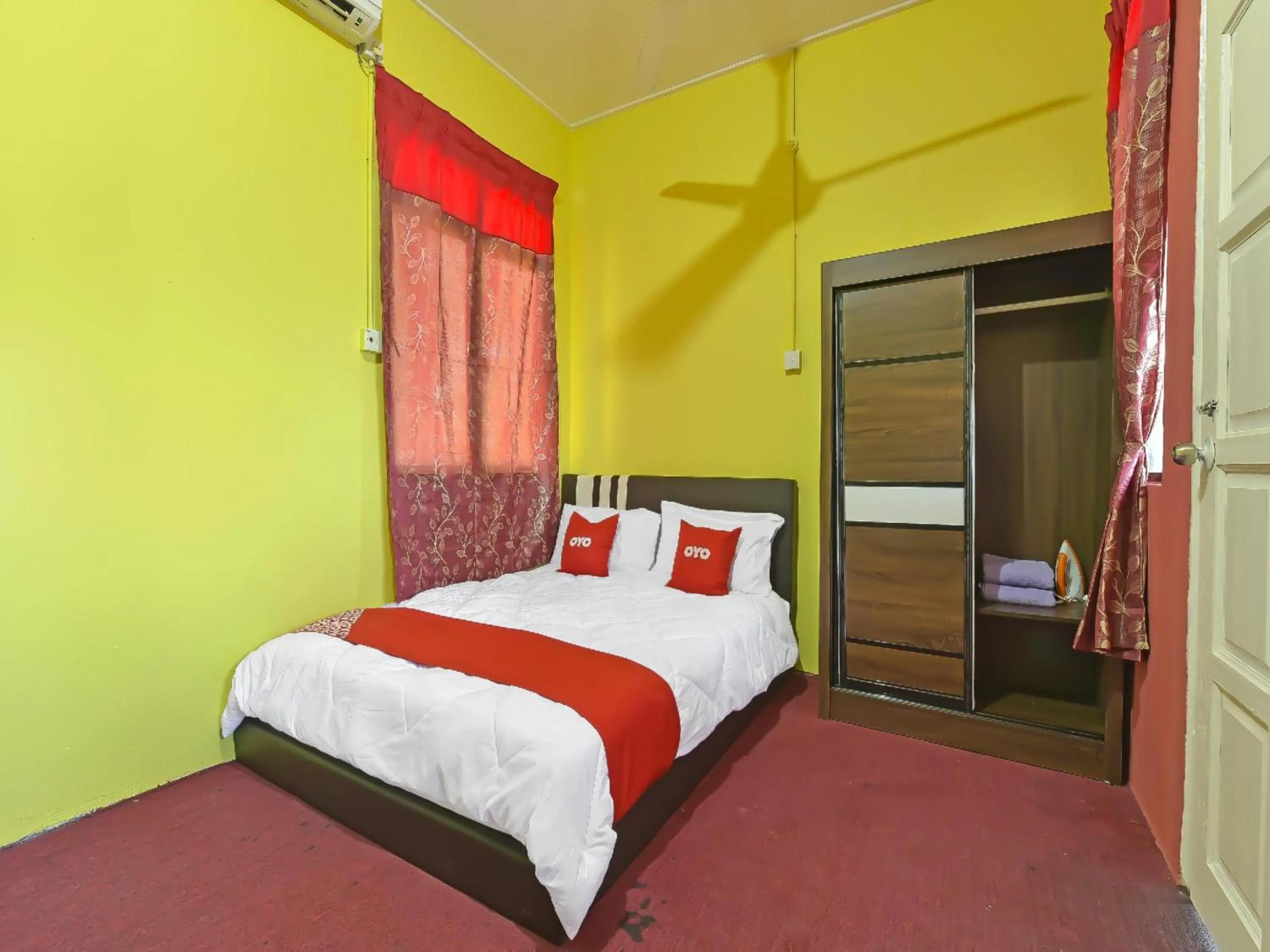 Photo of the whole room in Hotel O Bari Indah Beach Resort