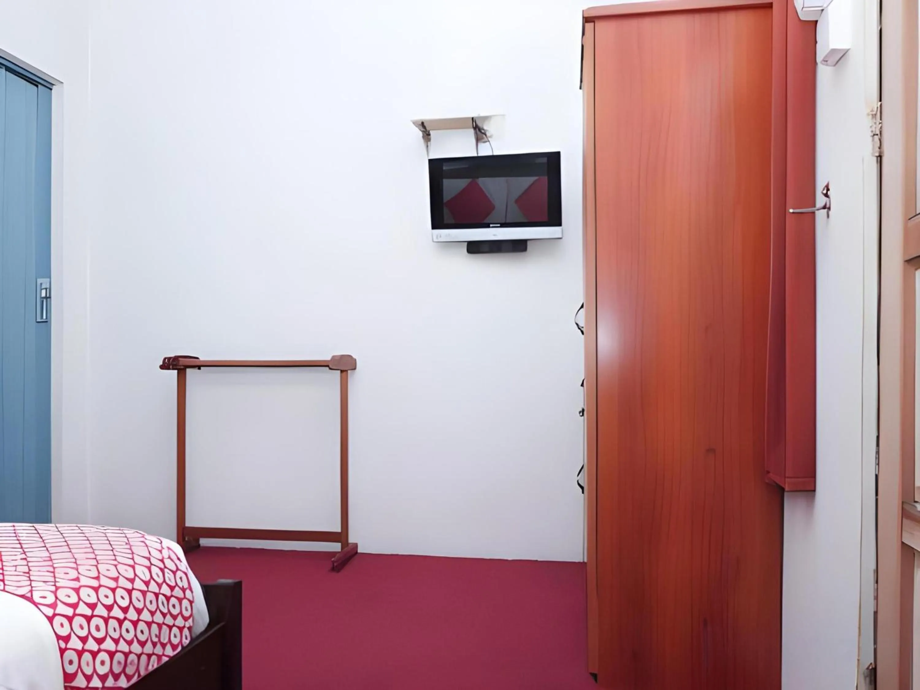 Photo of the whole room in Hotel O Bari Indah Beach Resort