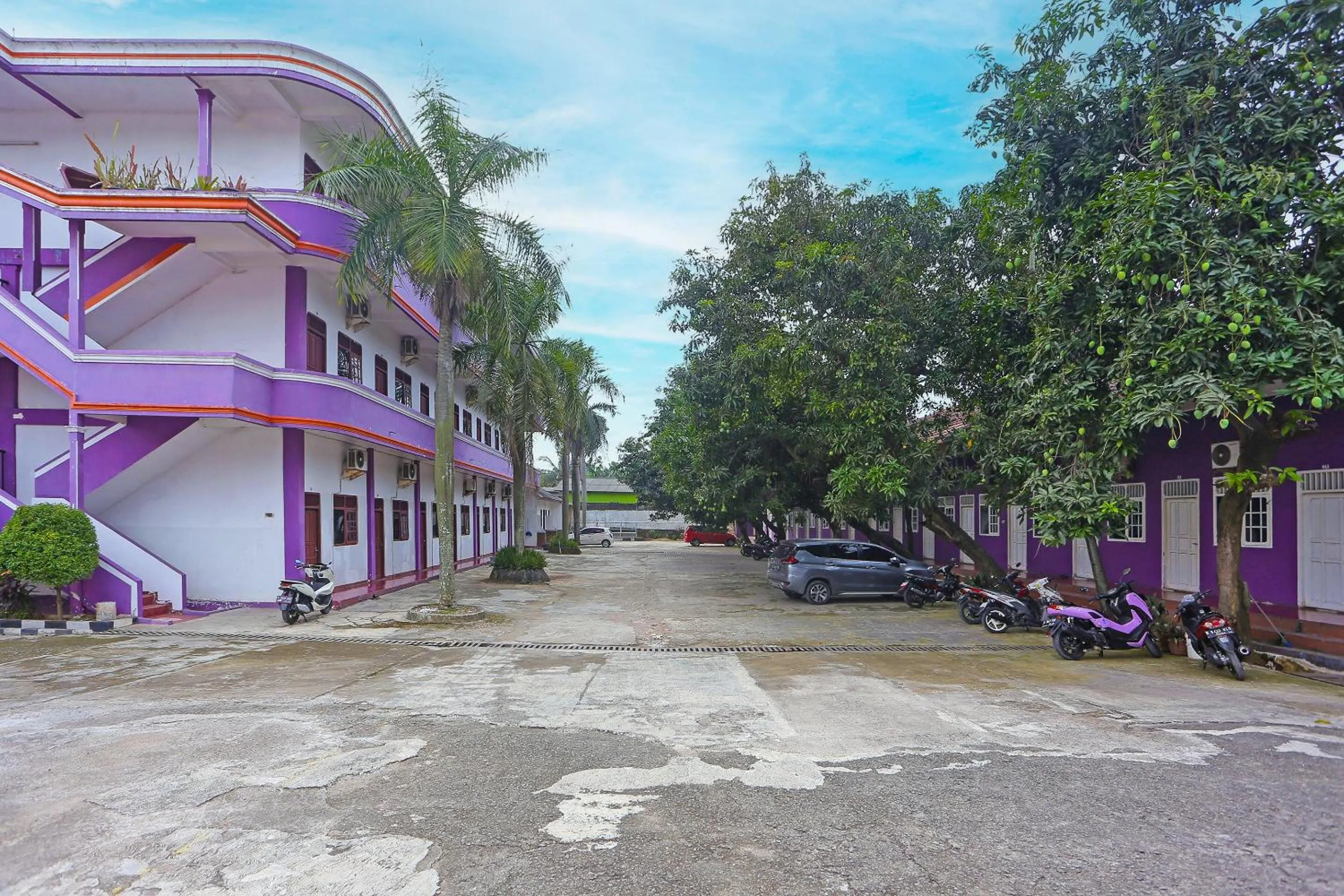 Facade/entrance in Hotel O Danau Indah