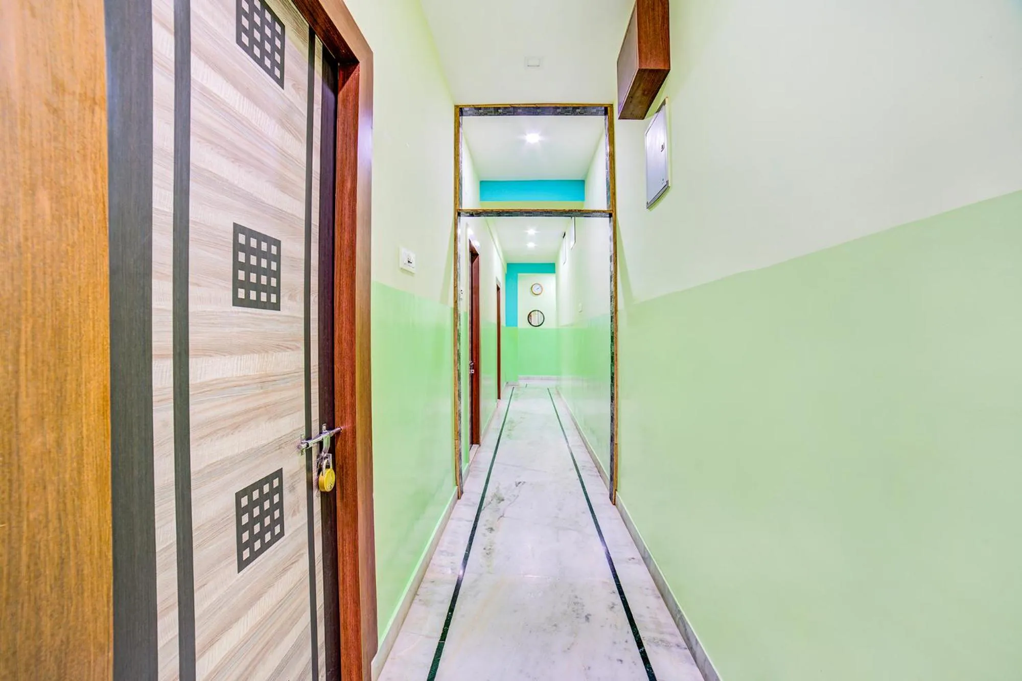 Lobby or reception in FabExpress Nest - Nr Park Street Metro Station