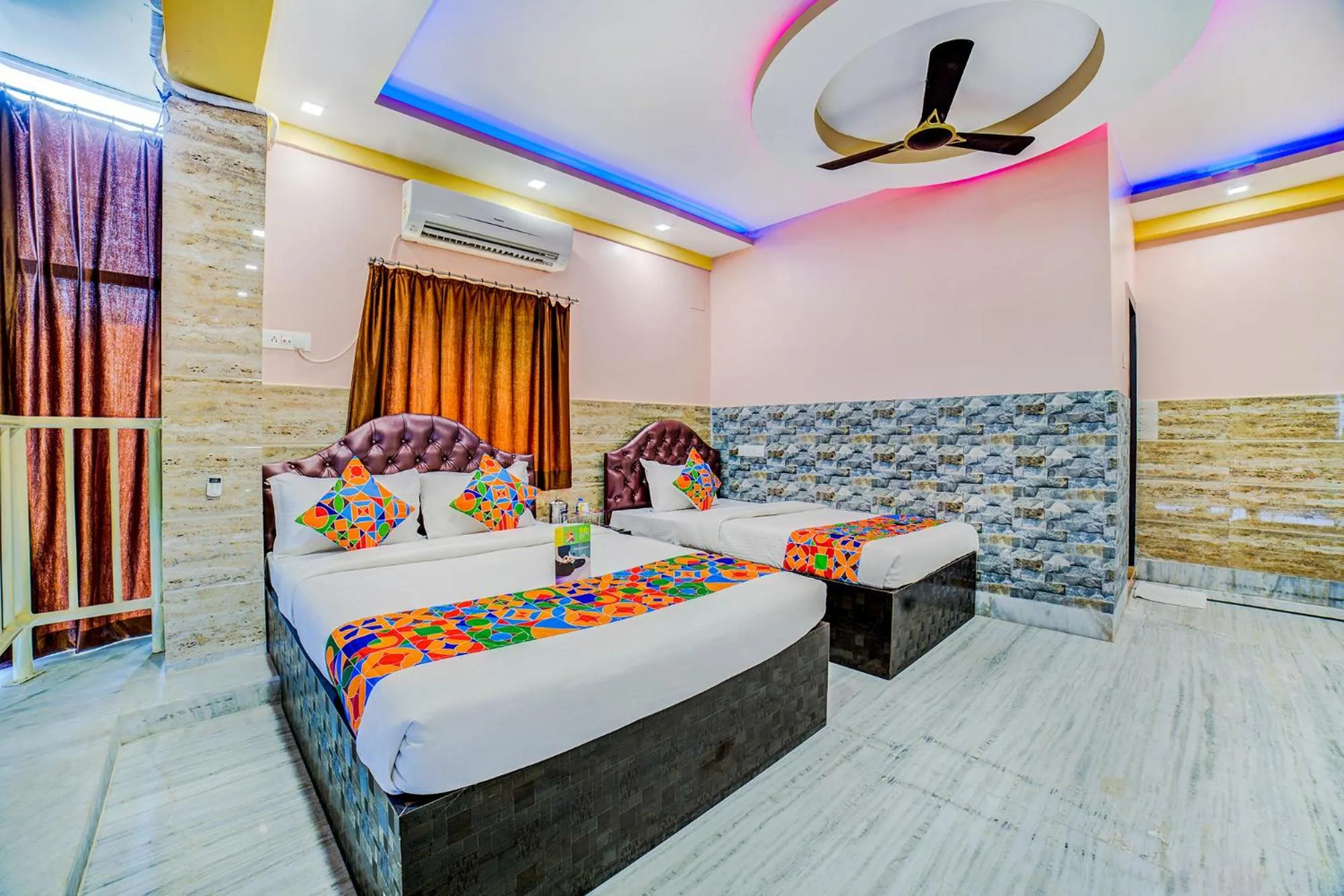 Bed in FabExpress Nest - Nr Park Street Metro Station