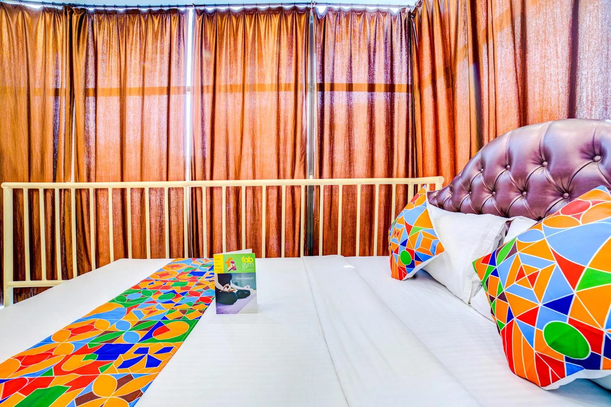 Bed in FabExpress Nest - Nr Park Street Metro Station