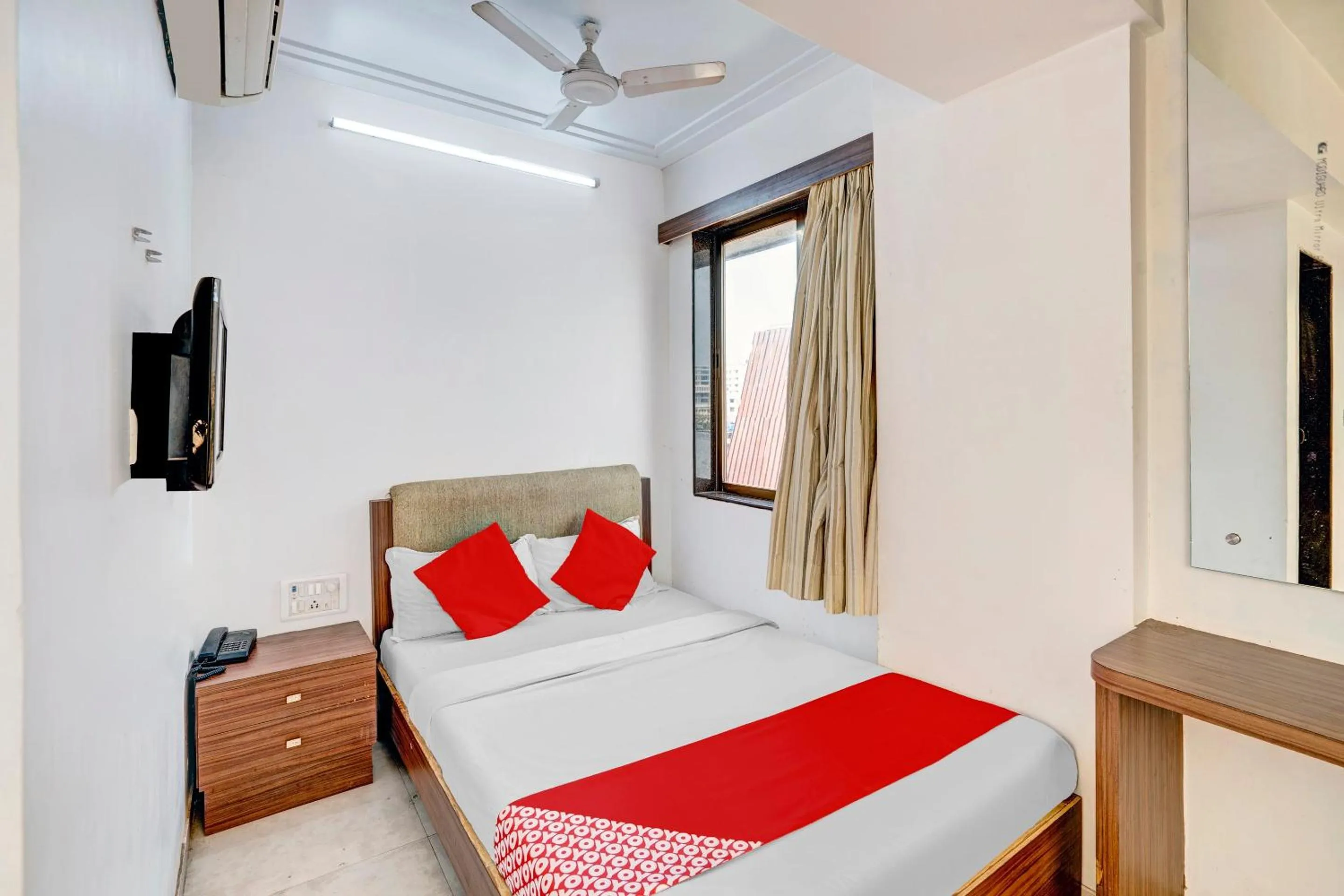 Bedroom, Bed in Hotel O Delight Inn Near Andheri Railway Station