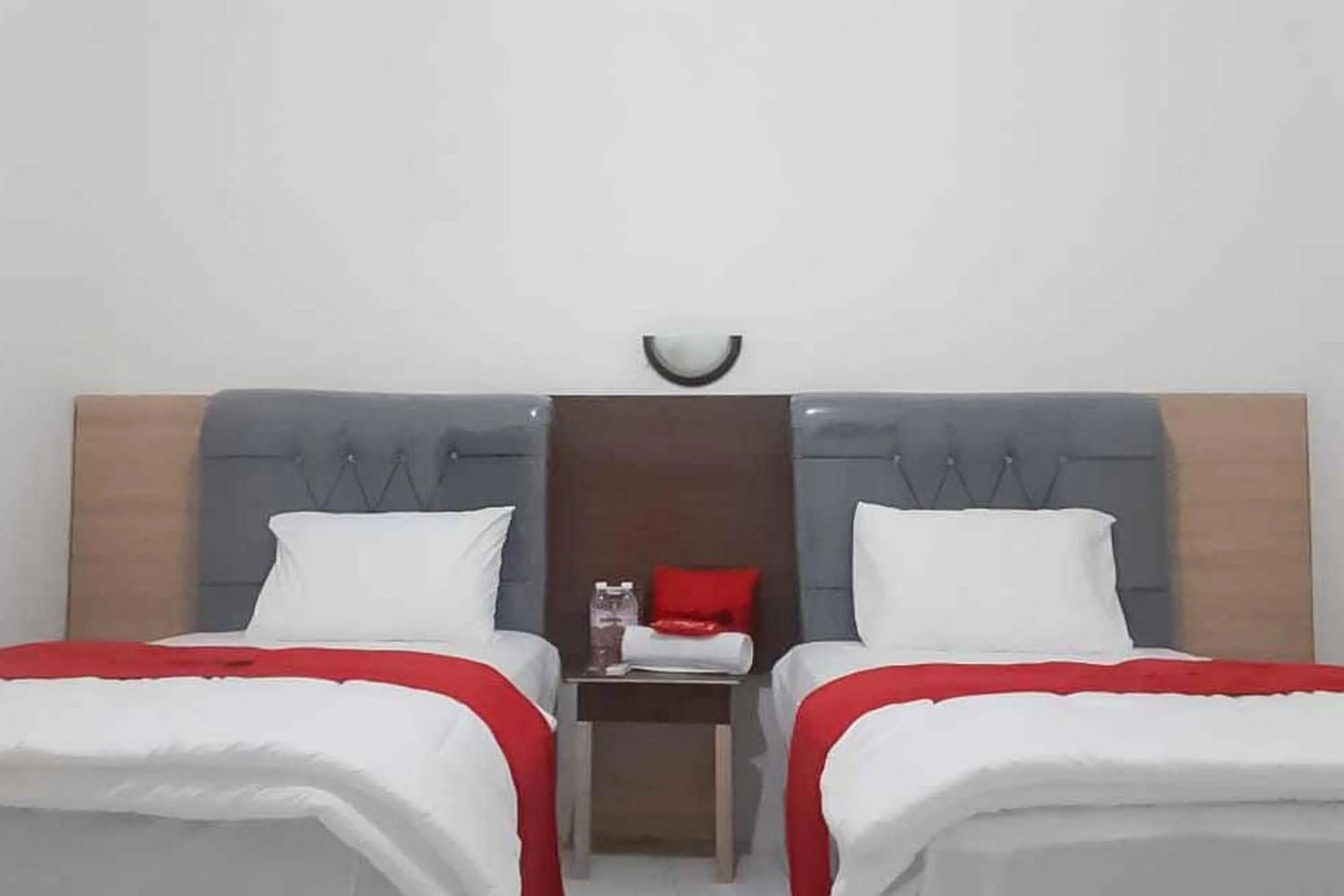 Bed in RedDoorz near Lampung Walk 2
