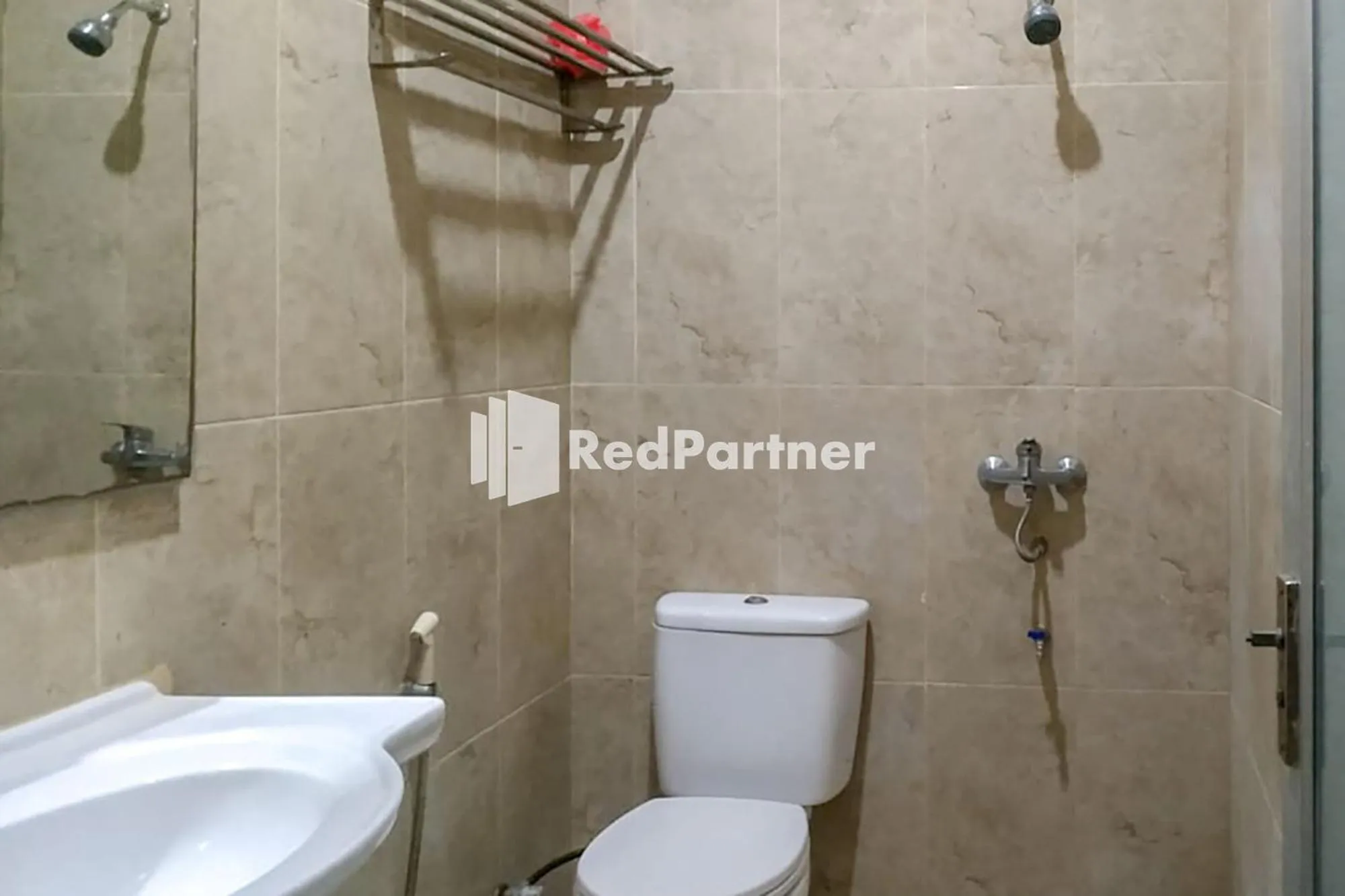 Bathroom in Palu City Guest House Mitra RedDoorz