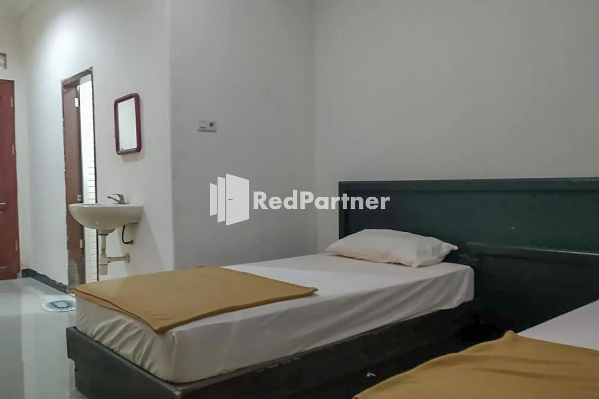 Bedroom, Bed in Palu City Guest House Mitra RedDoorz