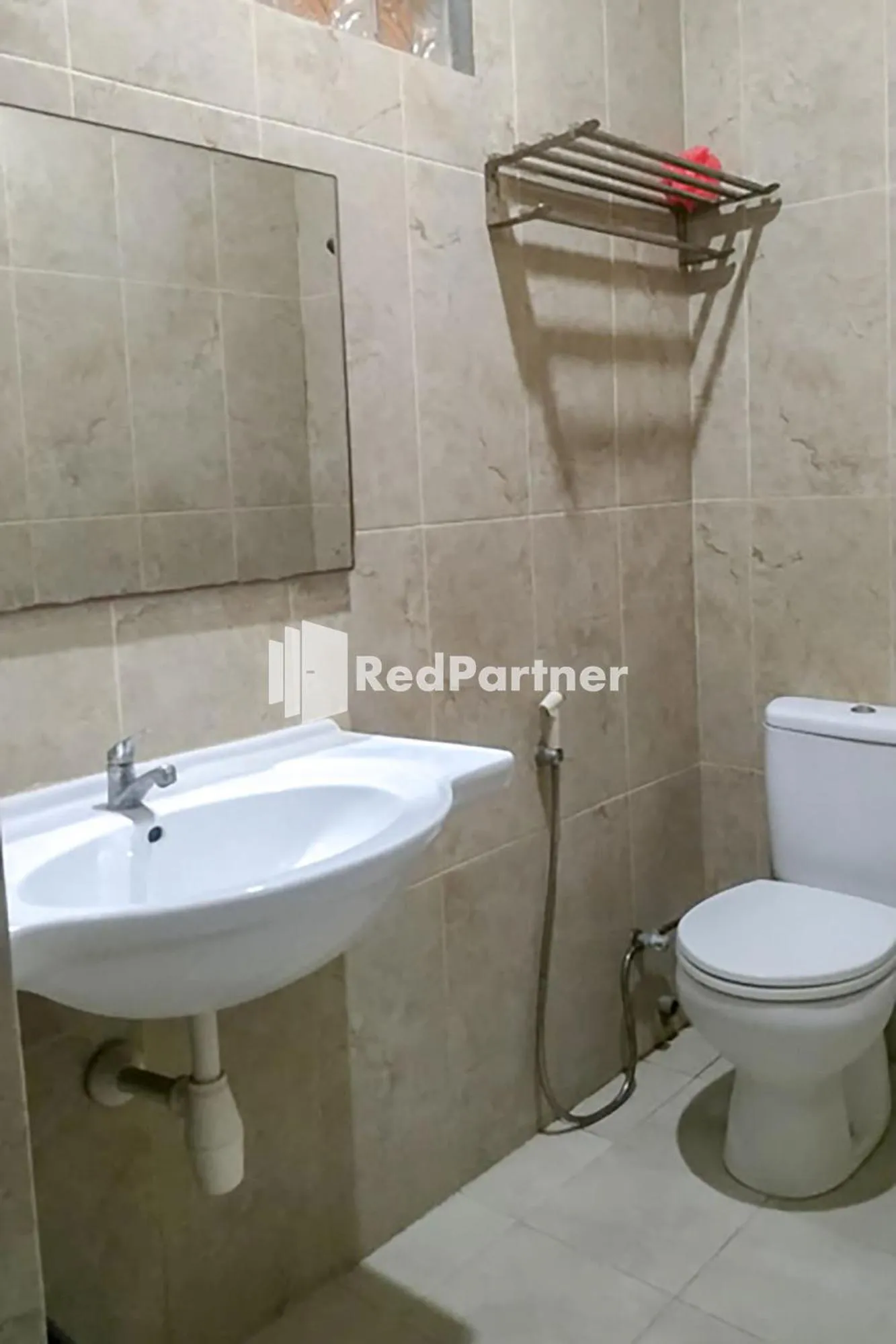 Bathroom in Palu City Guest House Mitra RedDoorz