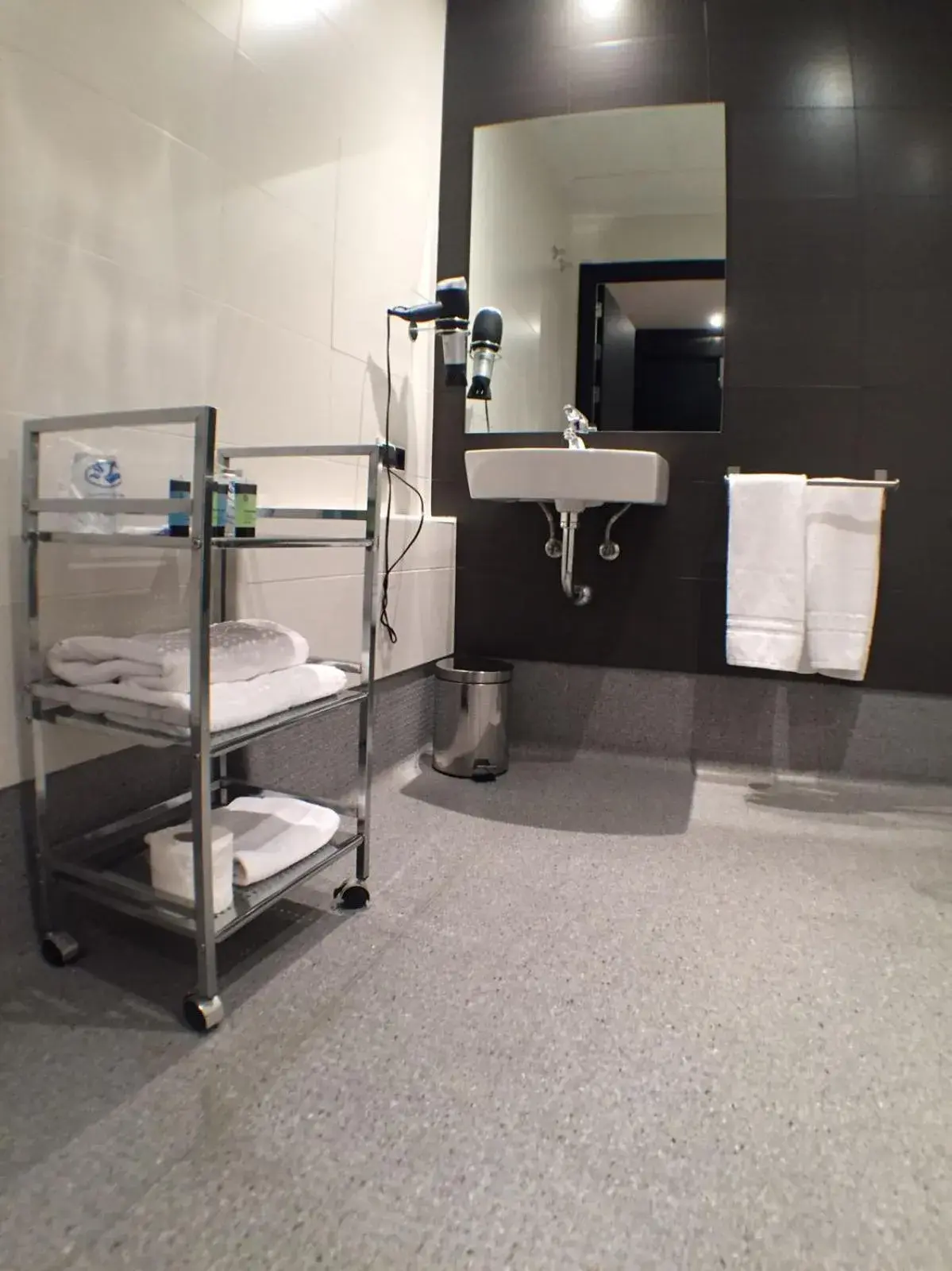 Twin Room - Disability Access in Rey Don Sancho Twin Room - Disability Access in Rey Don Sancho