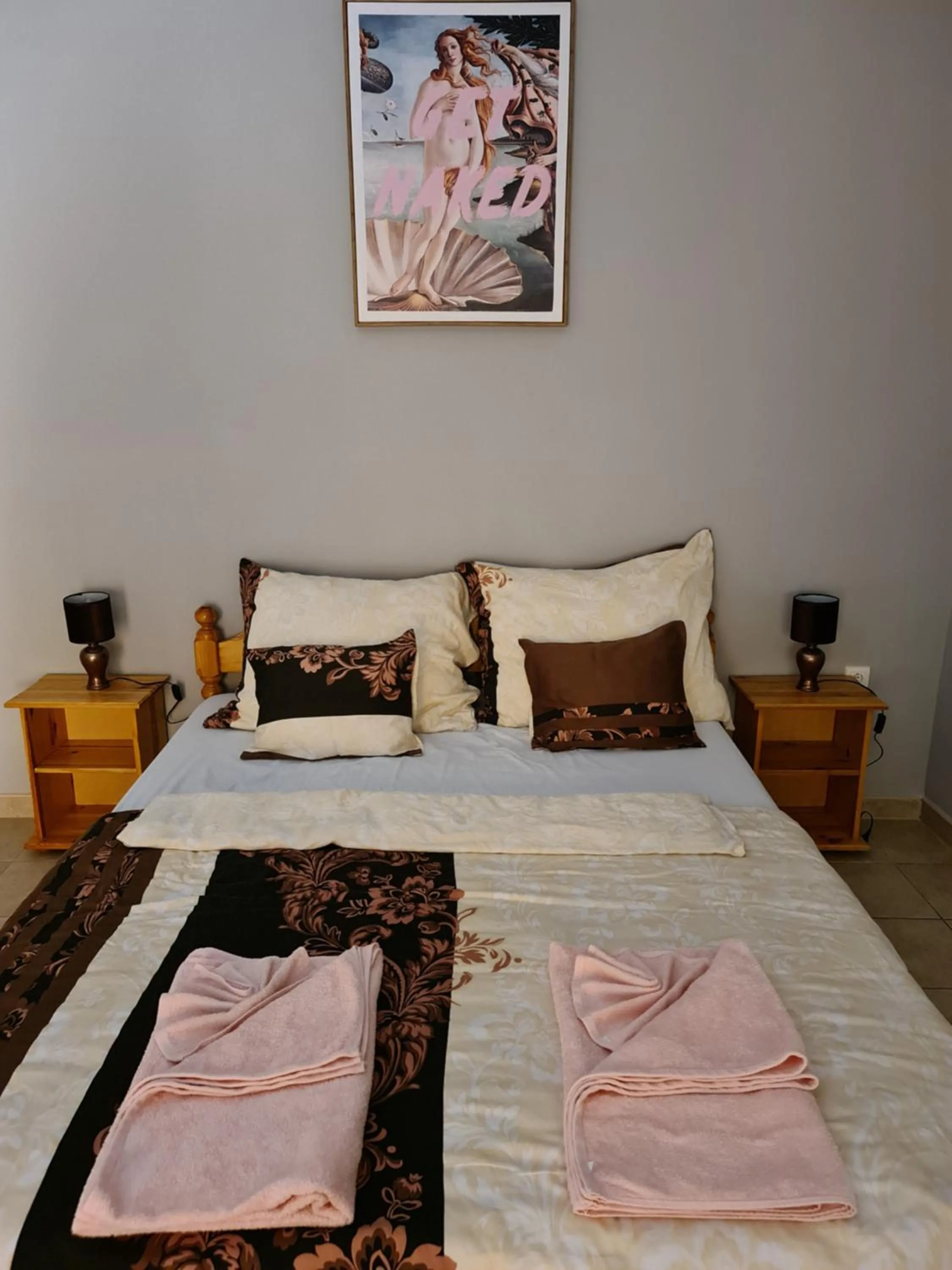 Bed in Amina Apartman