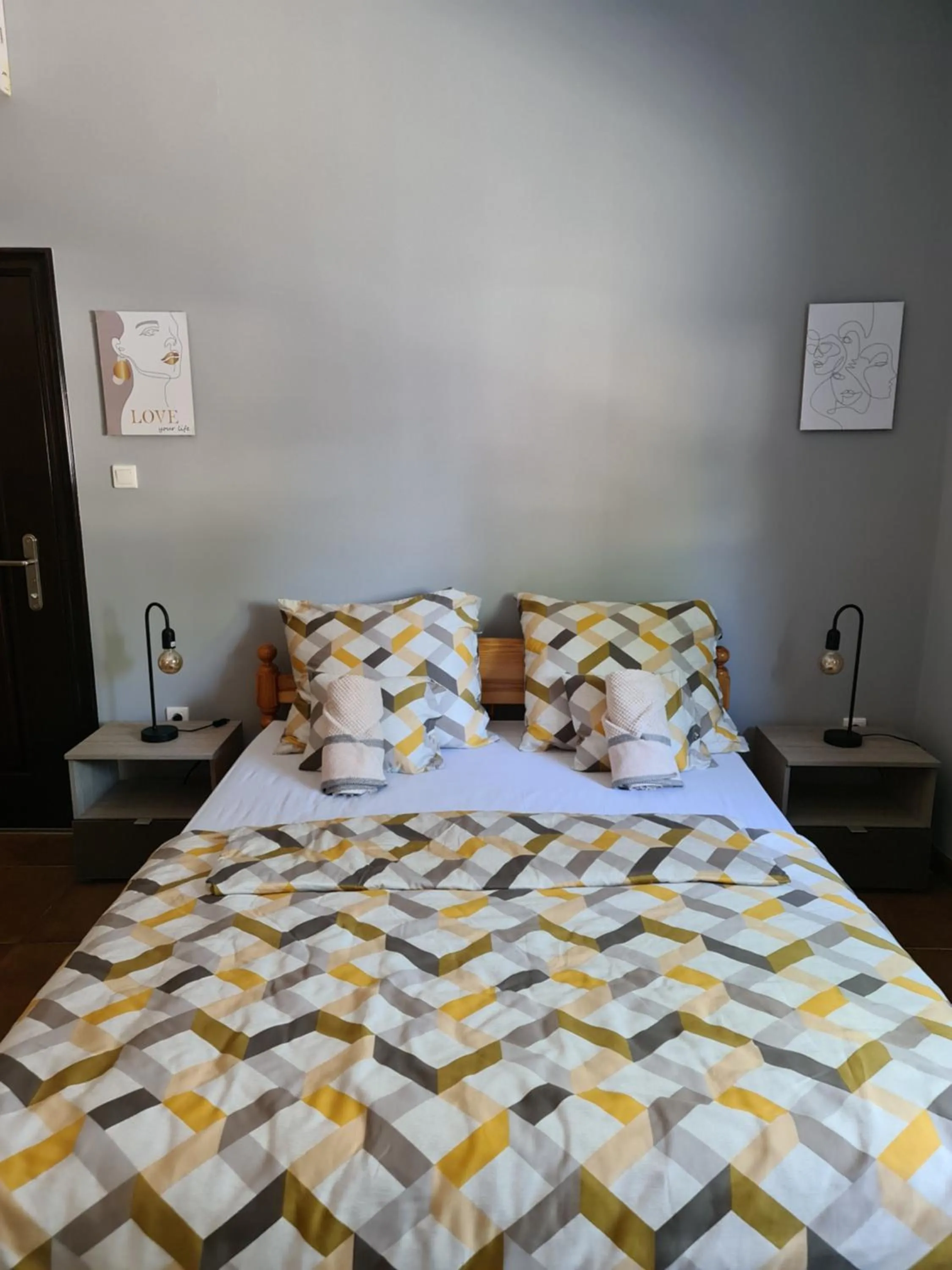 Bed in Amina Apartman