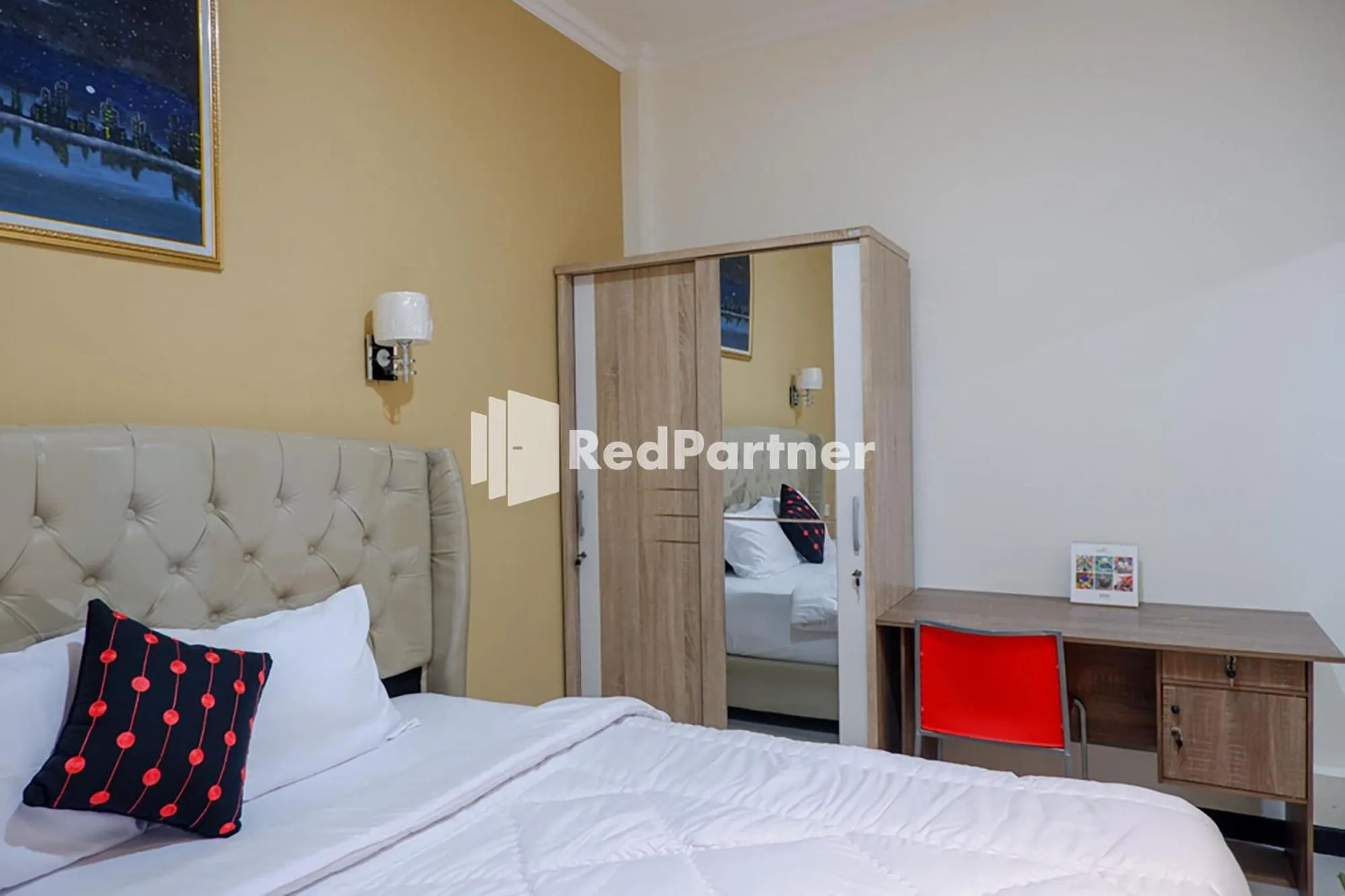 Bed in Rit's Garden At CitraGrand Semarang Mitra RedDoorz