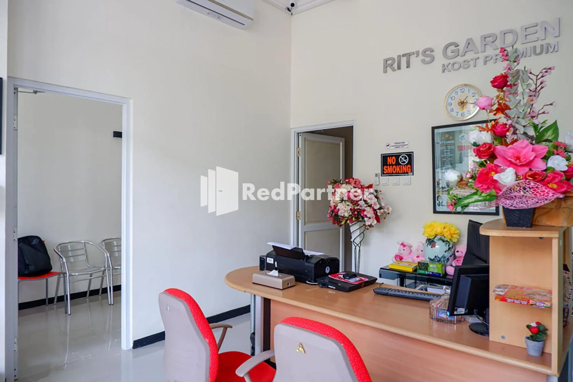 Lobby or reception in Rit's Garden At CitraGrand Semarang Mitra RedDoorz