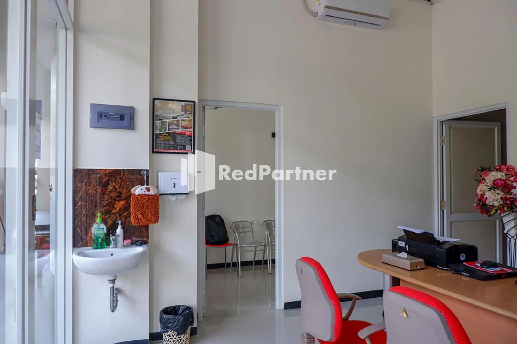 Lobby or reception in Rit's Garden At CitraGrand Semarang Mitra RedDoorz