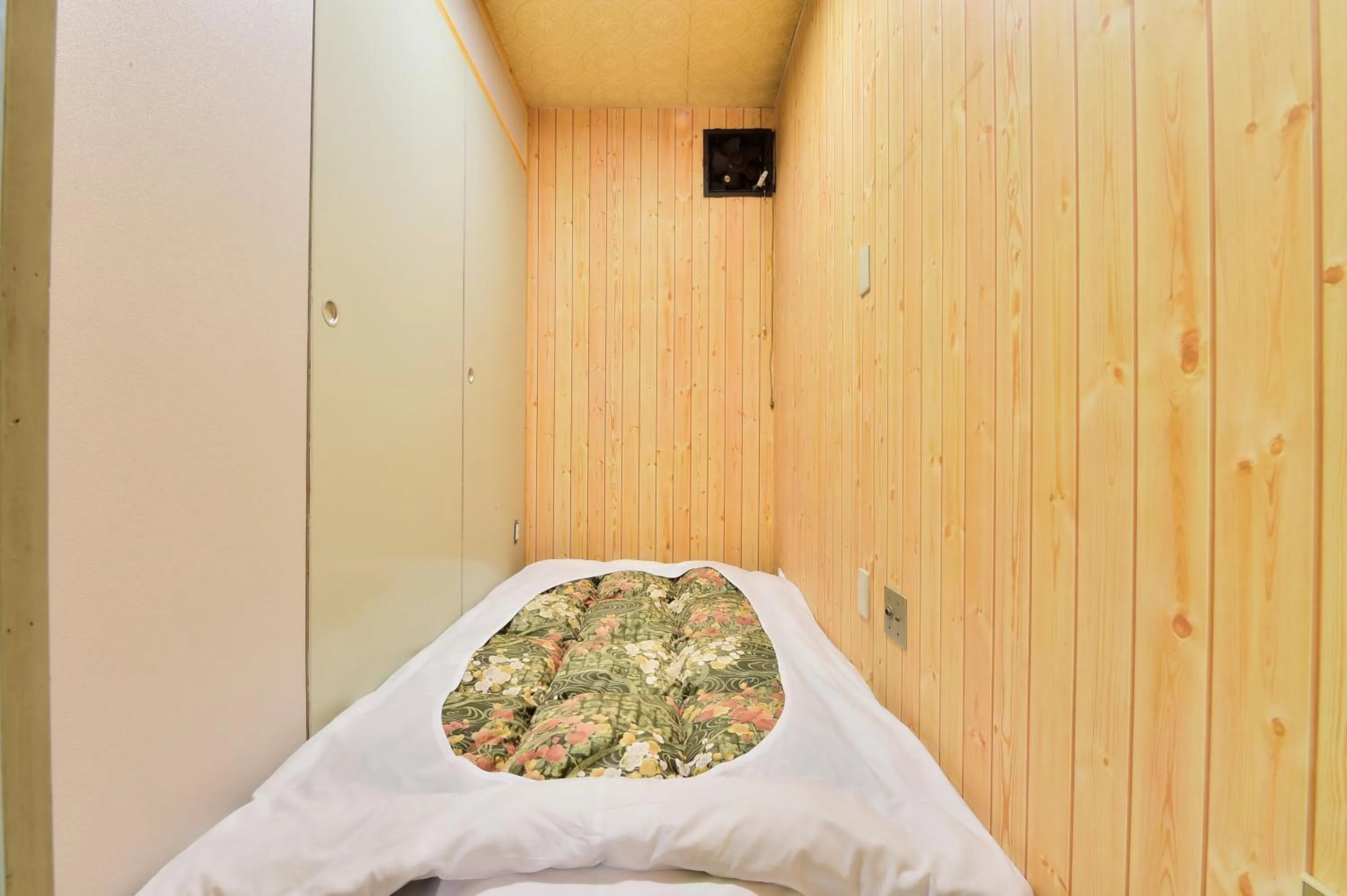 Bed in Takenoya Ryokan (Guest House Takenoya)