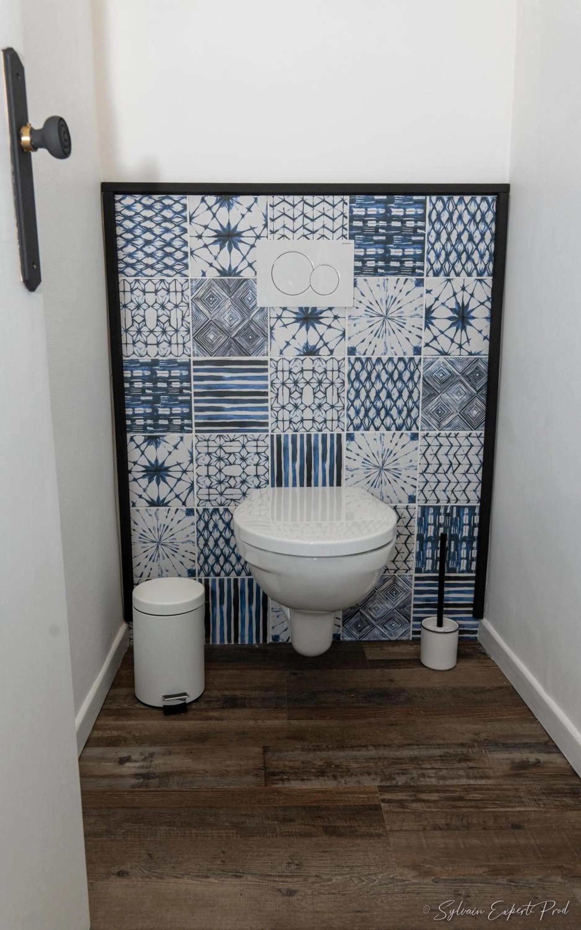 Toilet in I love Bergerac