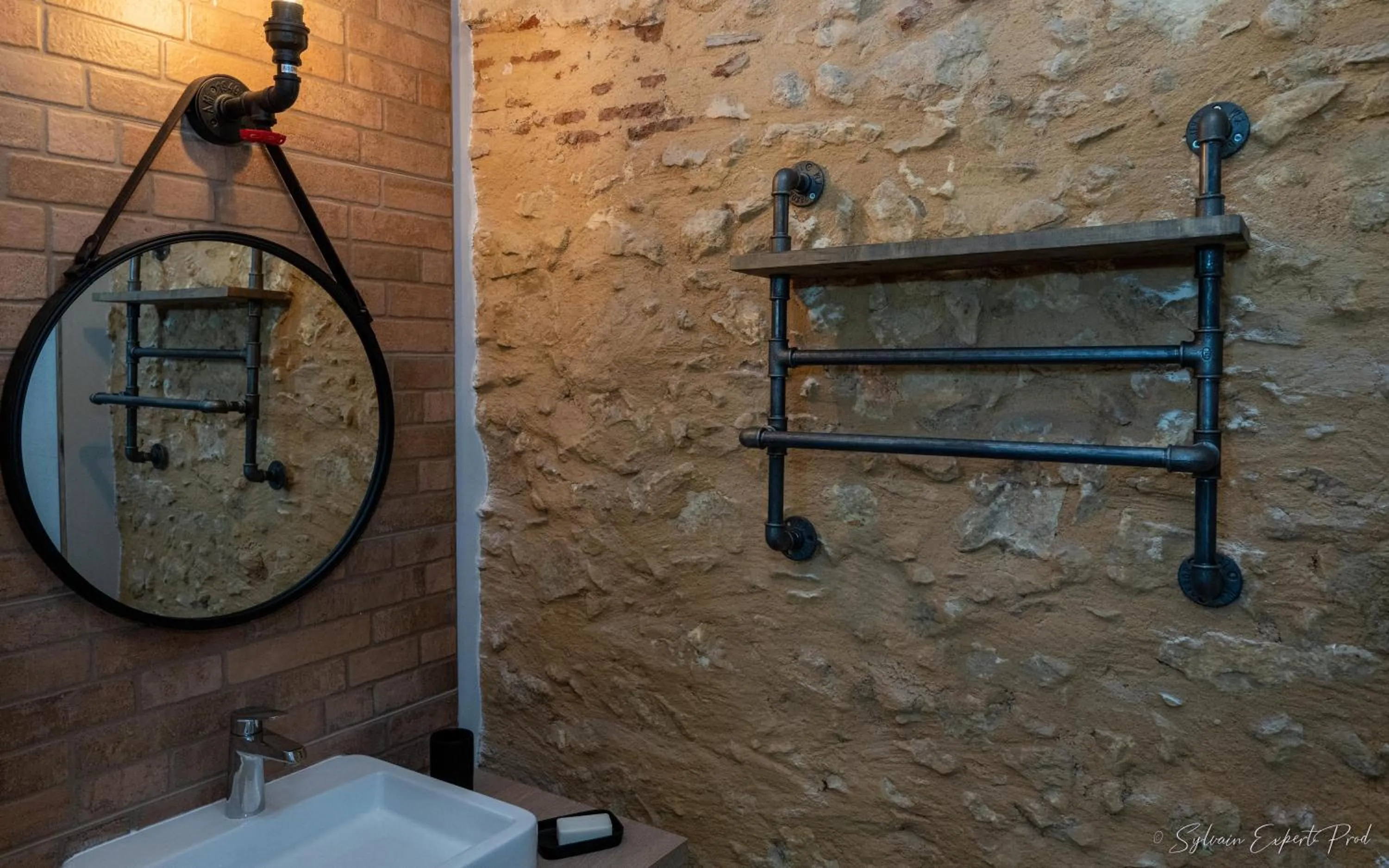 Bathroom in I love Bergerac