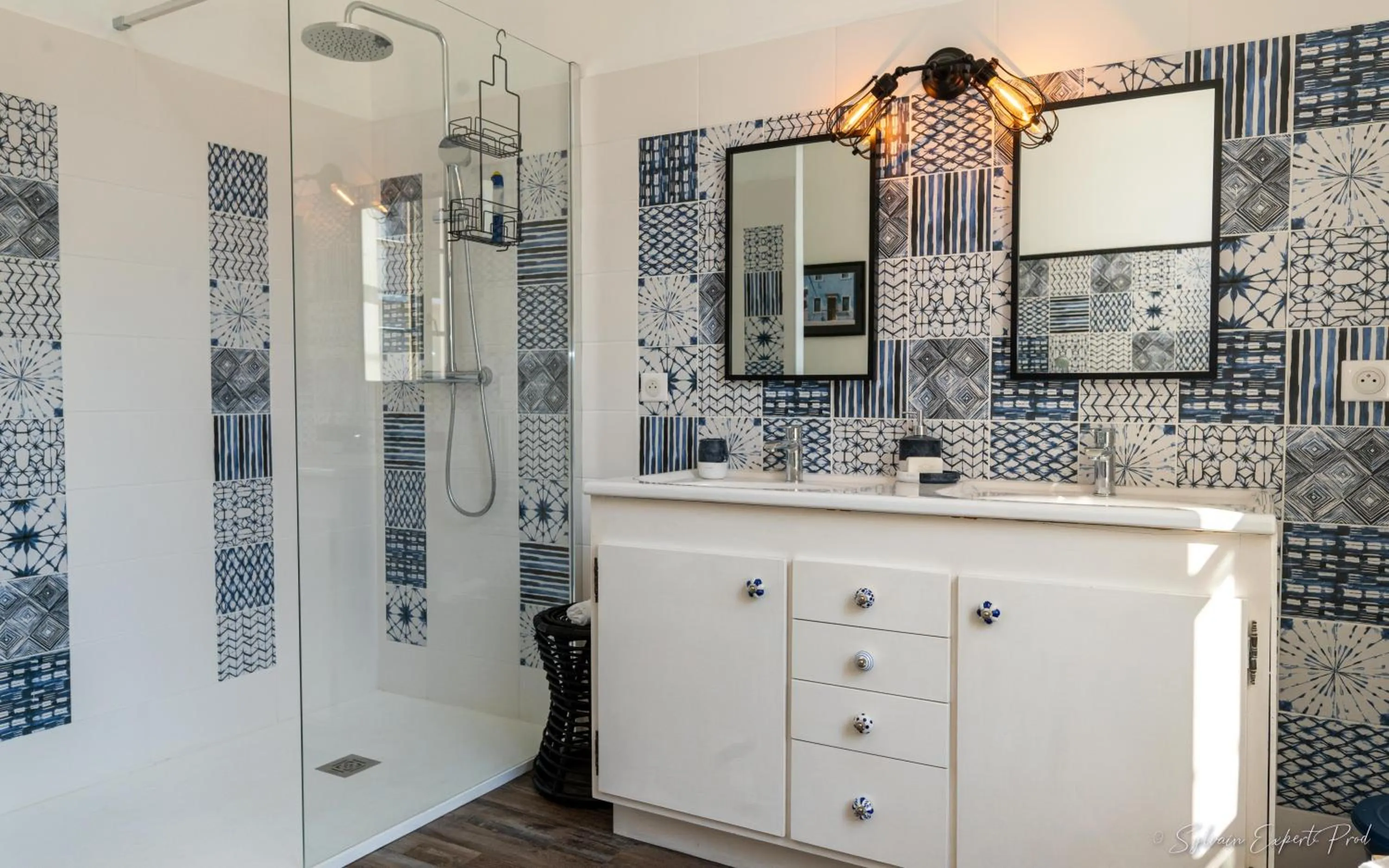 Bathroom in I love Bergerac