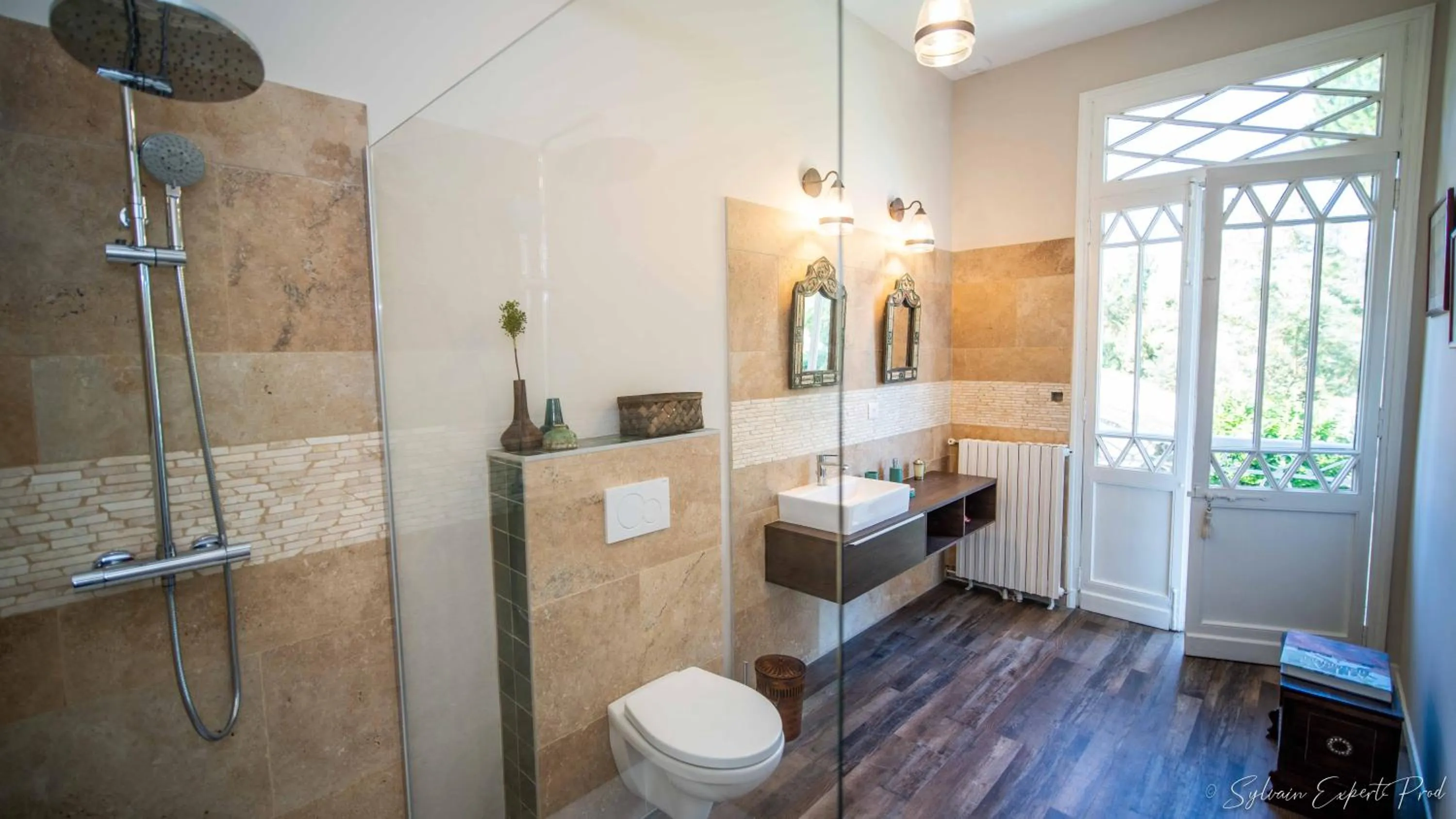 Toilet in I love Bergerac