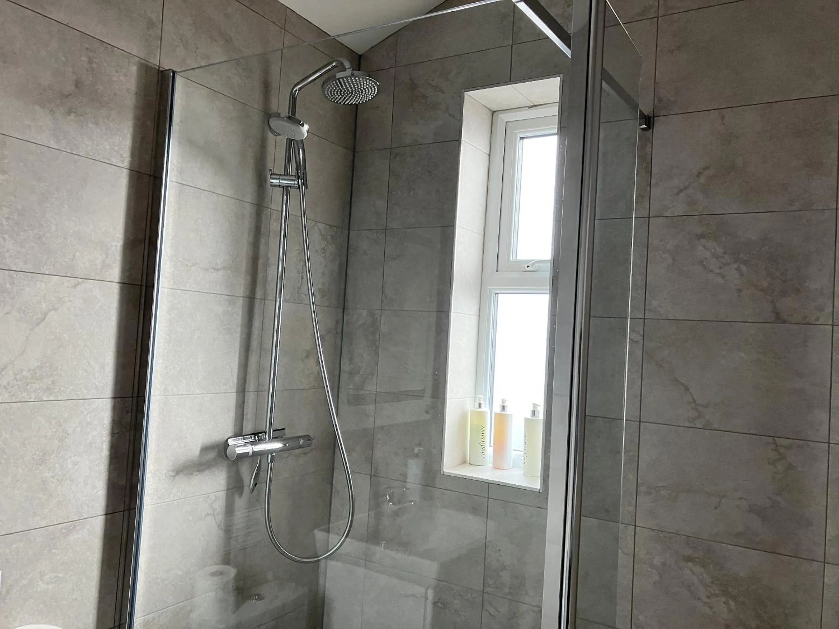 Bathroom in Sixteen B