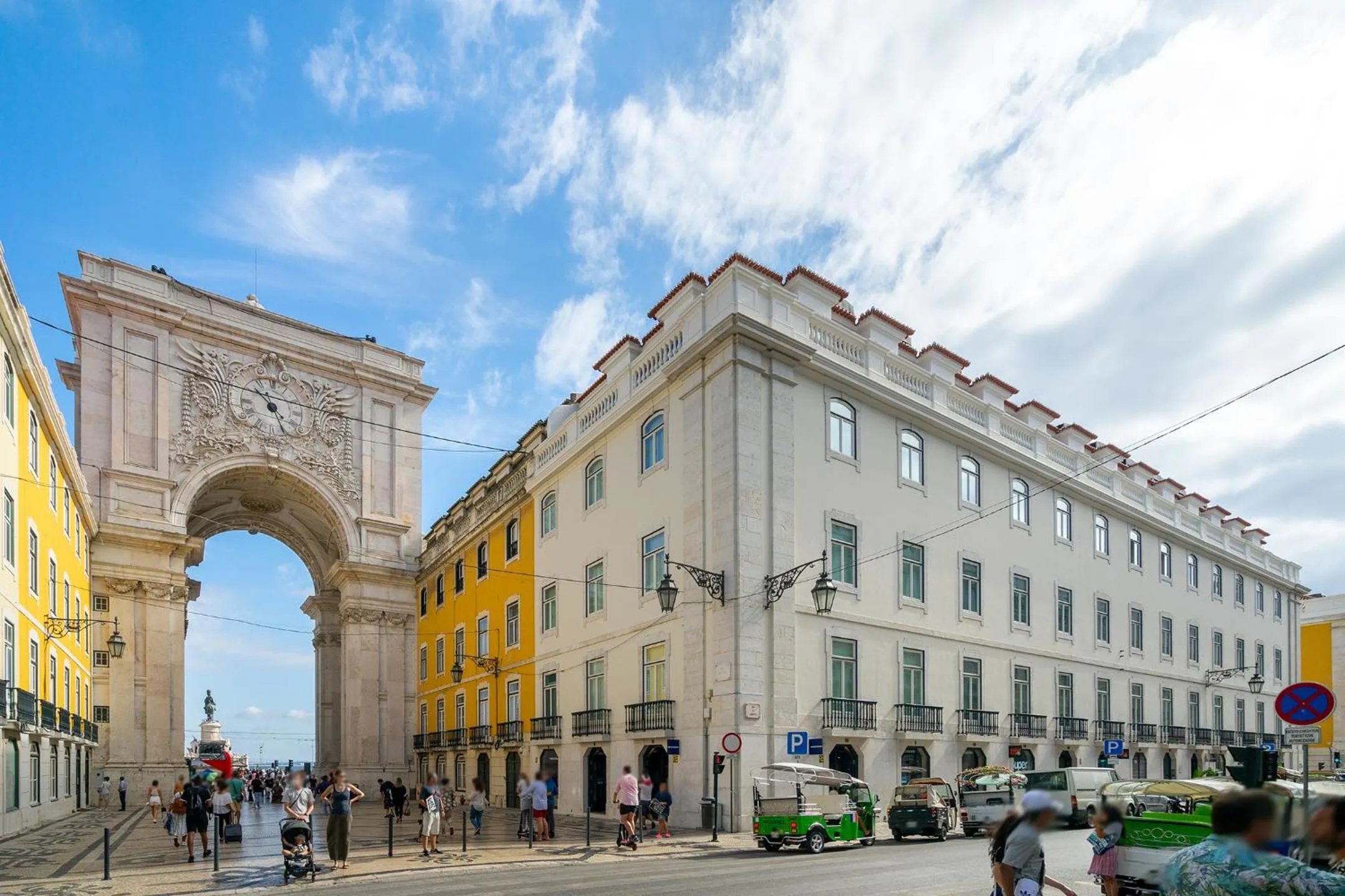 WHome | Prime Location Luxury Apartment