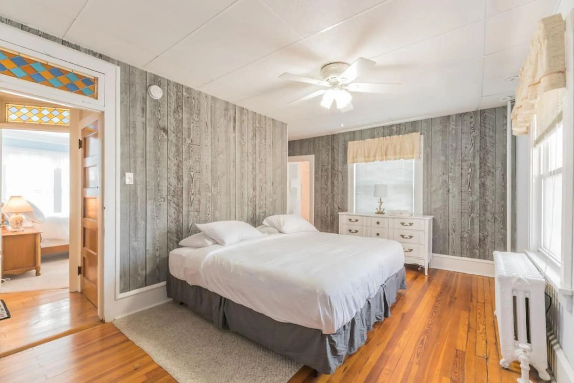 Bedroom, Bed in Beach Block 7 bdrms Parking Patio and Sunroom