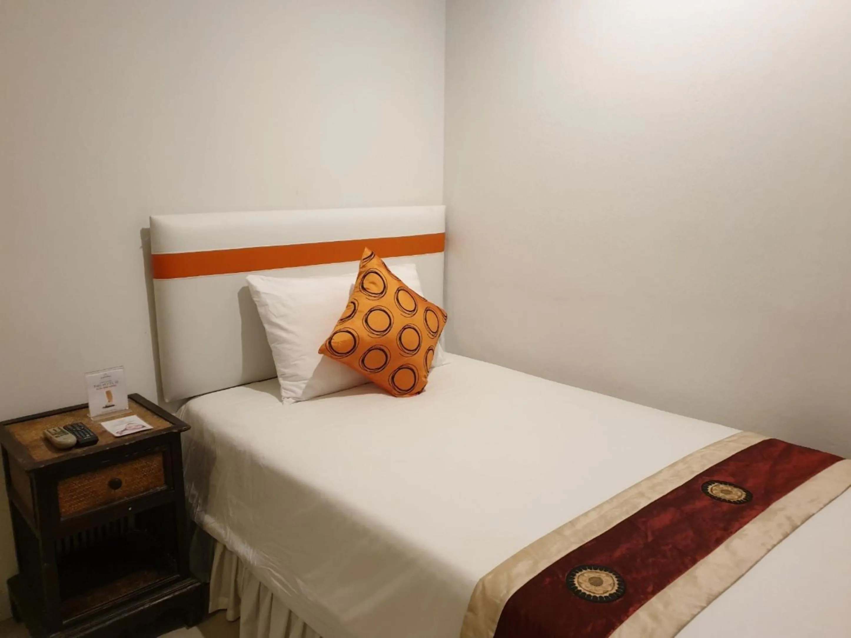 Bed in Arawana Residence Phromphong