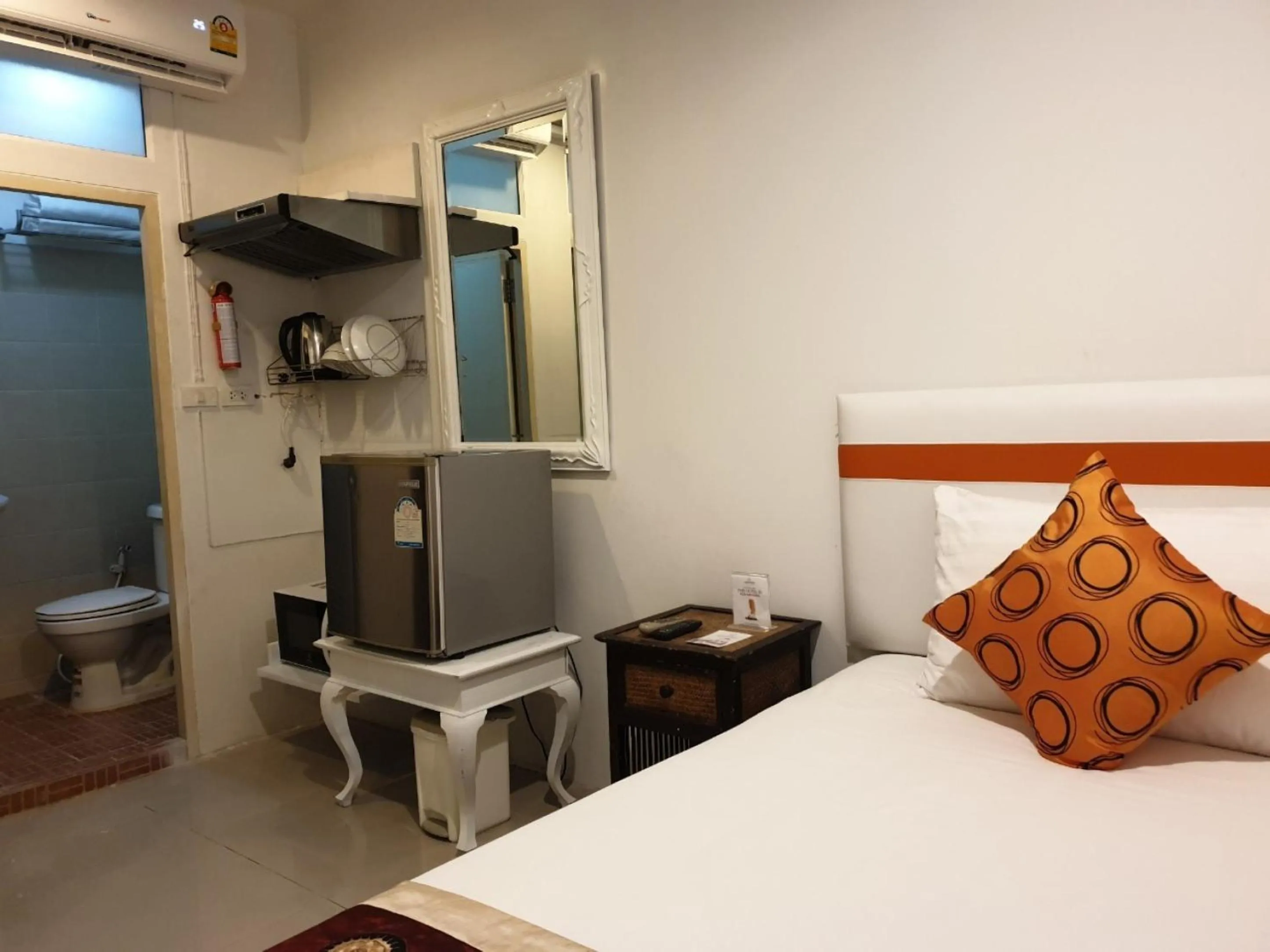 Toilet, Bed in Arawana Residence Phromphong