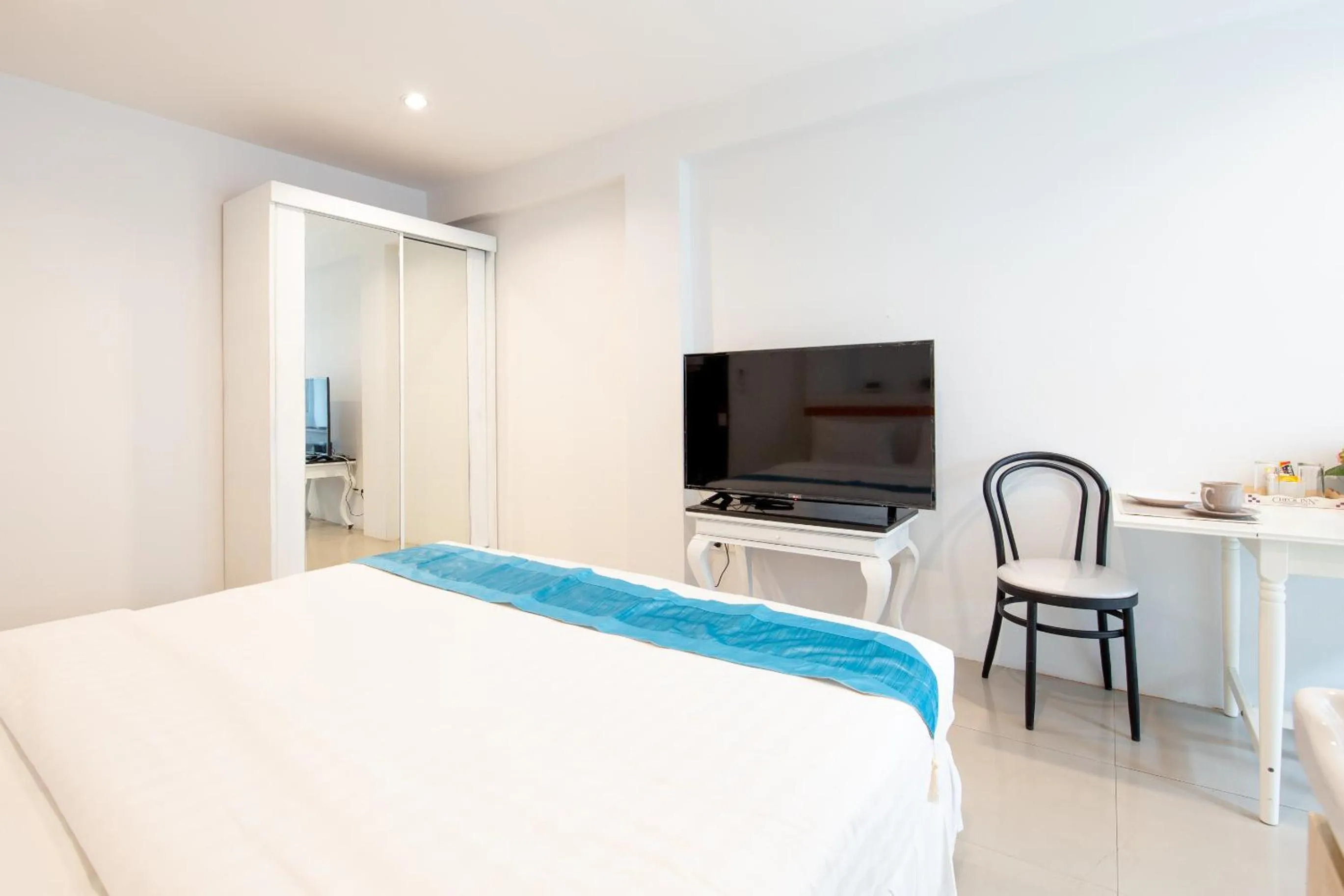 Bed in Arawana Residence Phromphong