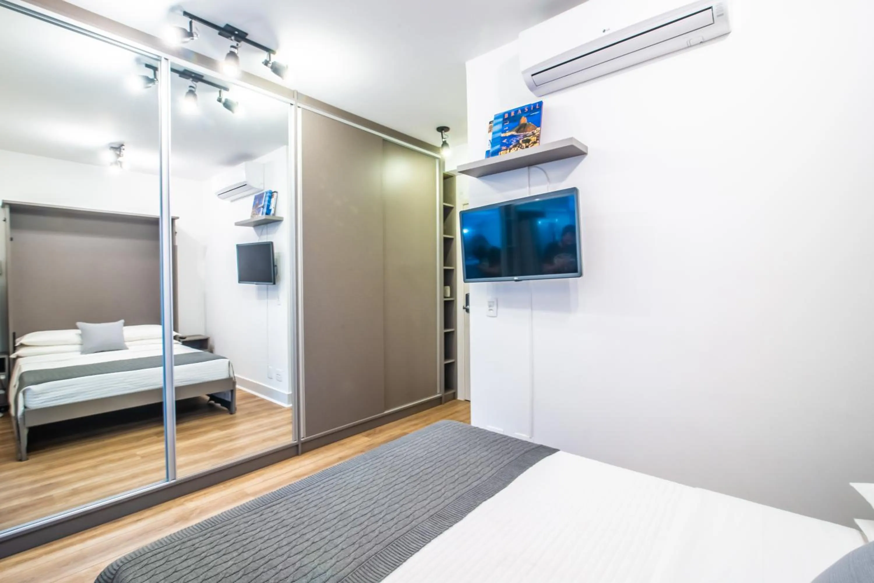 Photo of the whole room, Bed in 360 Perdizes