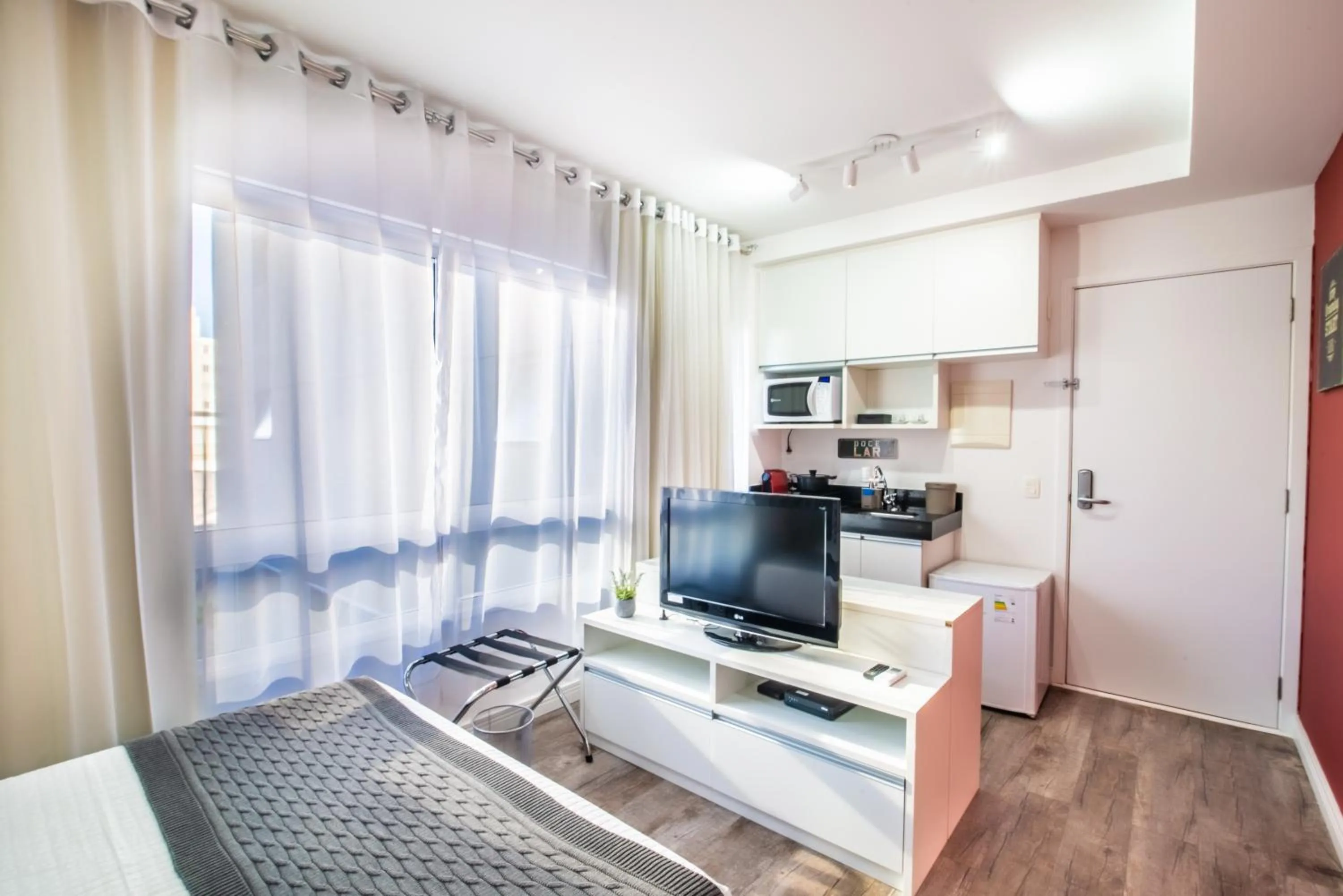 Photo of the whole room in 360 Perdizes